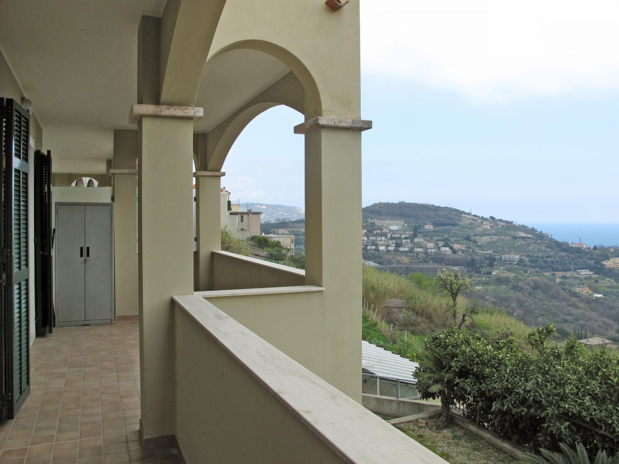 Photo 12 - Appartement de 2 chambres à Pietra Ligure avec jardin et terrasse