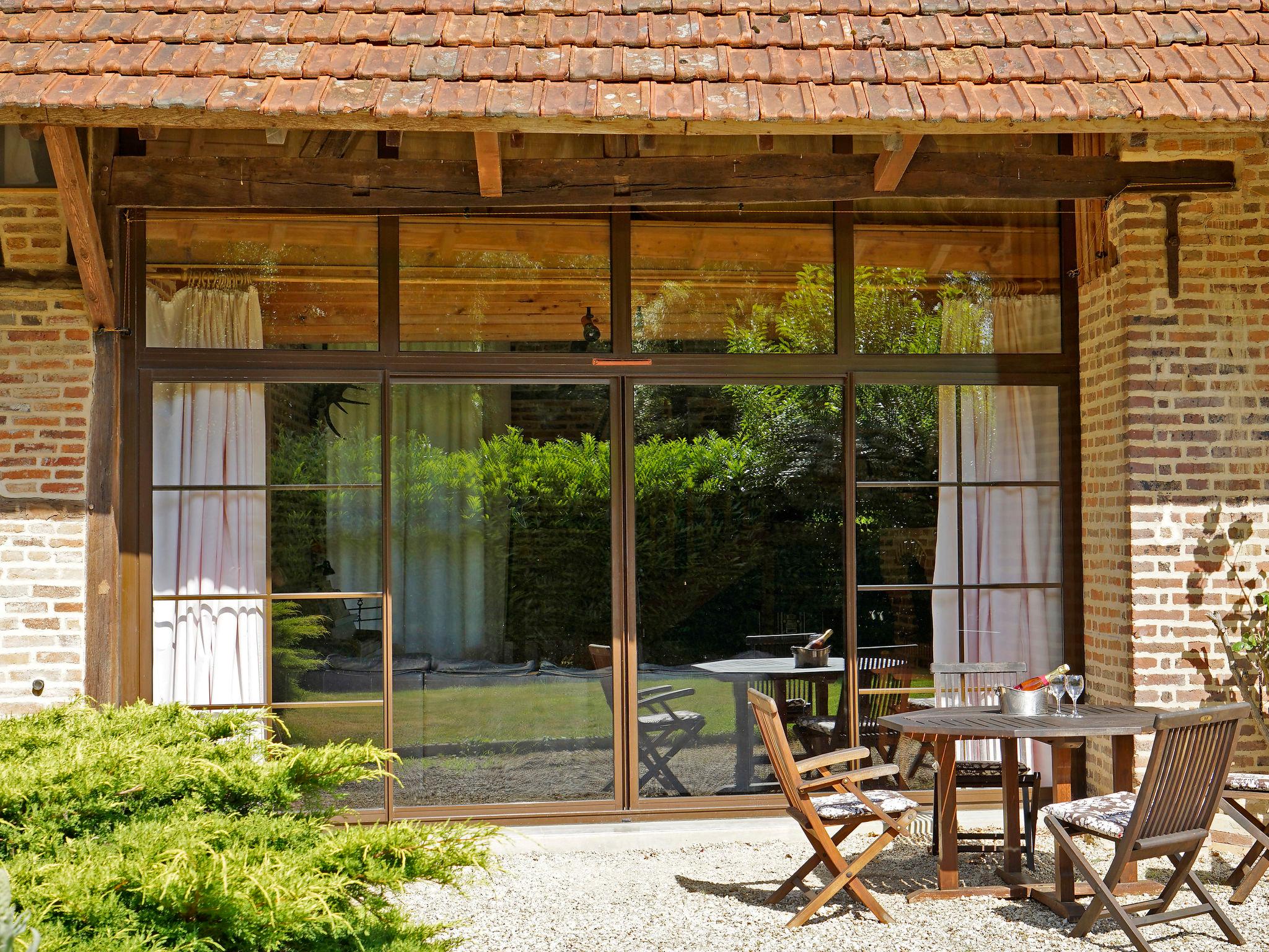 Foto 3 - Casa con 3 camere da letto a La Chapelle-Saint-Sauveur con piscina privata e giardino