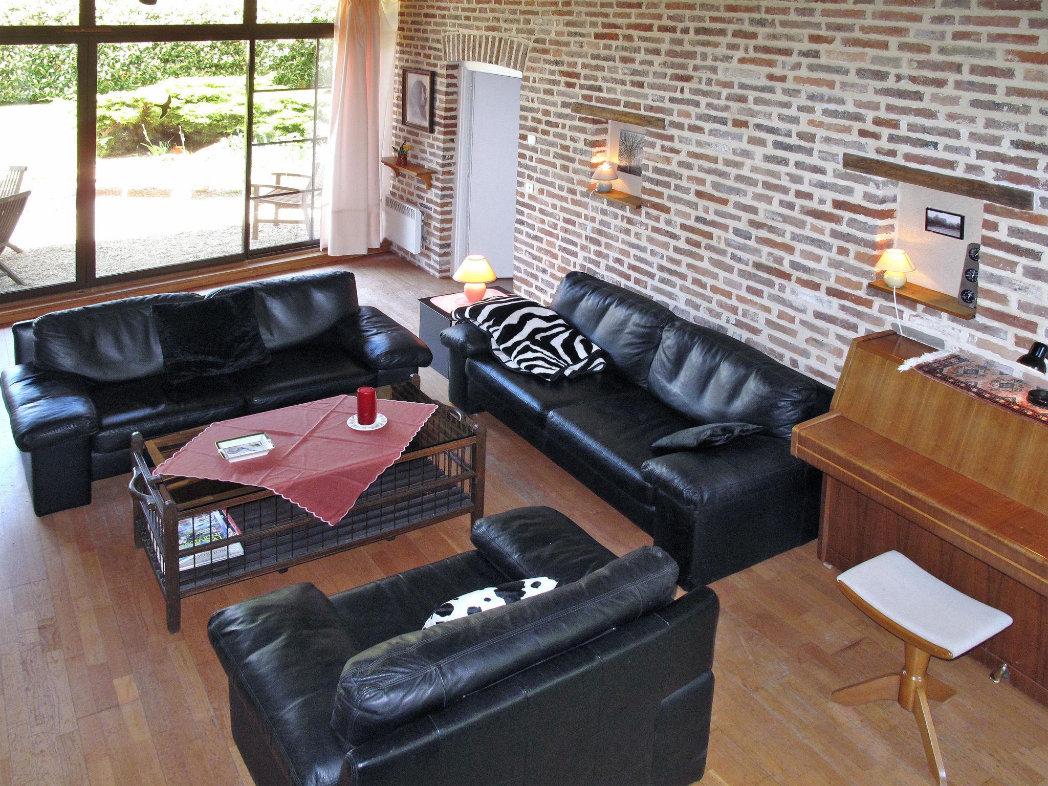 Photo 11 - 3 bedroom House in La Chapelle-Saint-Sauveur with private pool and garden