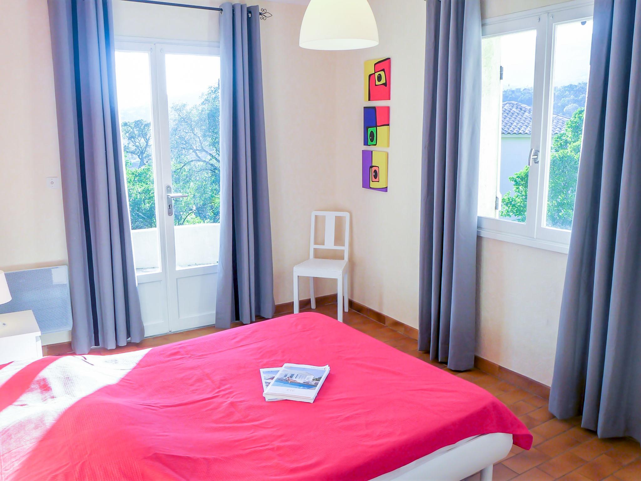 Foto 8 - Casa con 3 camere da letto a Cavalaire-sur-Mer con giardino e vista mare