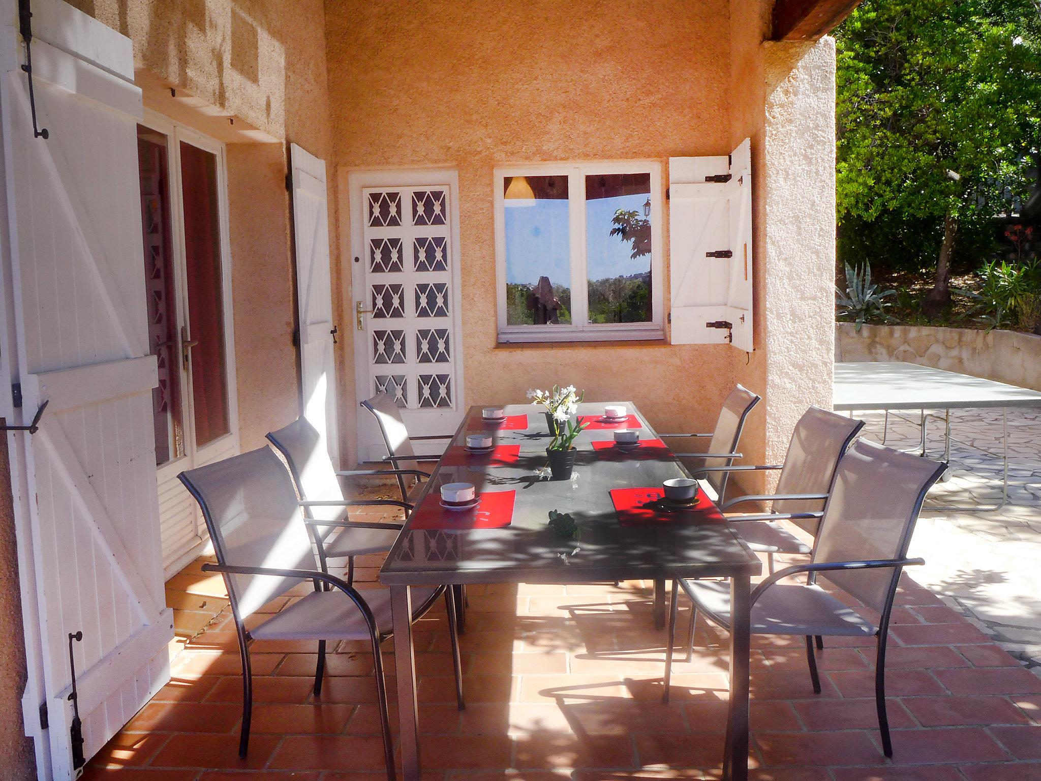 Foto 15 - Haus mit 3 Schlafzimmern in Cavalaire-sur-Mer mit garten und blick aufs meer