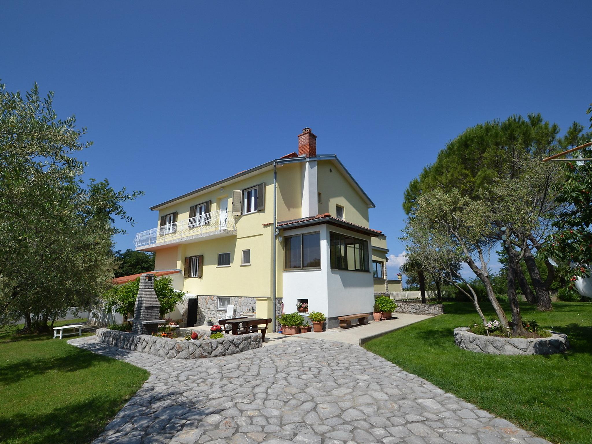 Foto 1 - Apartamento de 3 quartos em Omišalj com terraço e vistas do mar