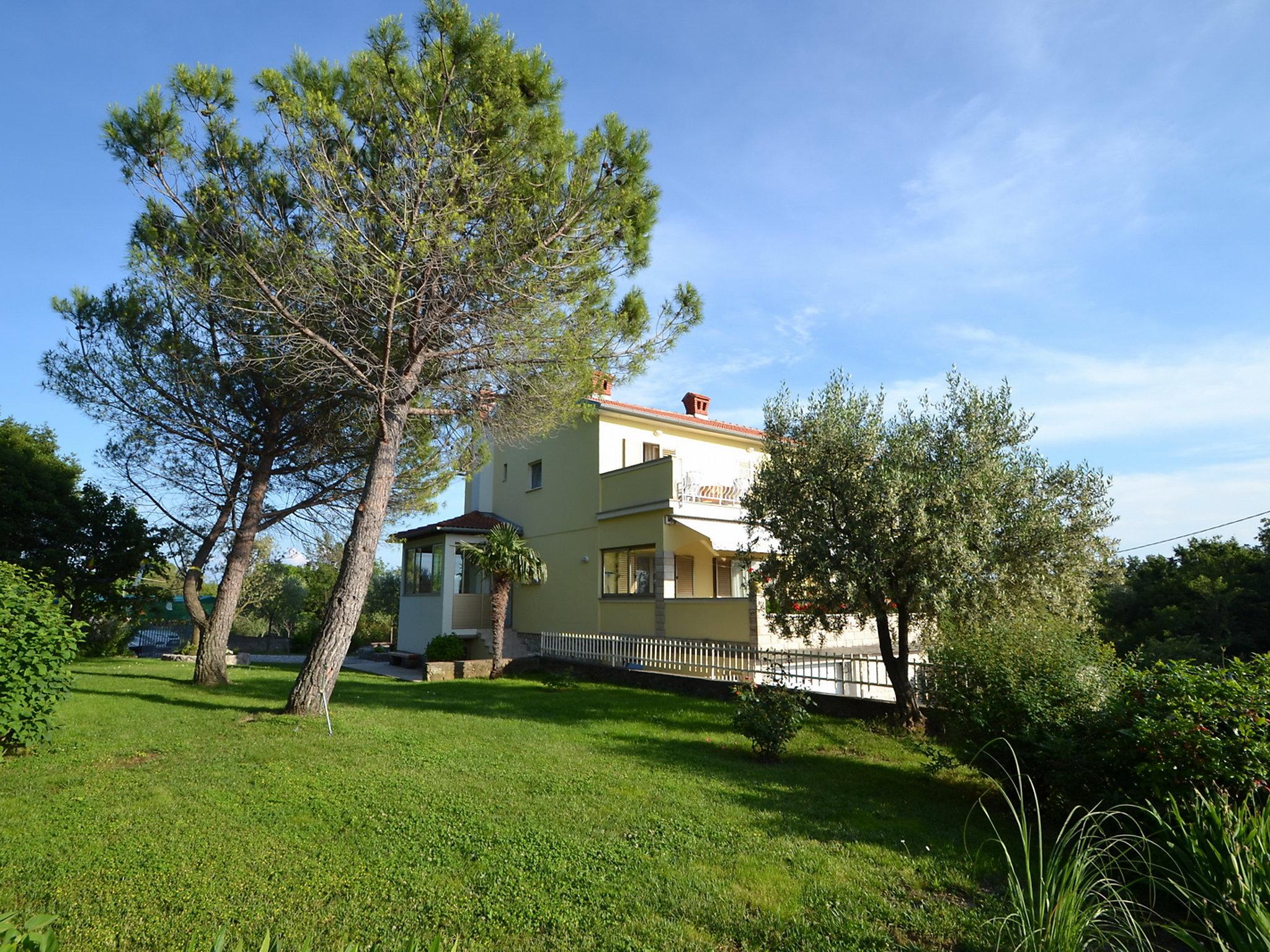 Foto 6 - Appartamento con 3 camere da letto a Omišalj con terrazza e vista mare