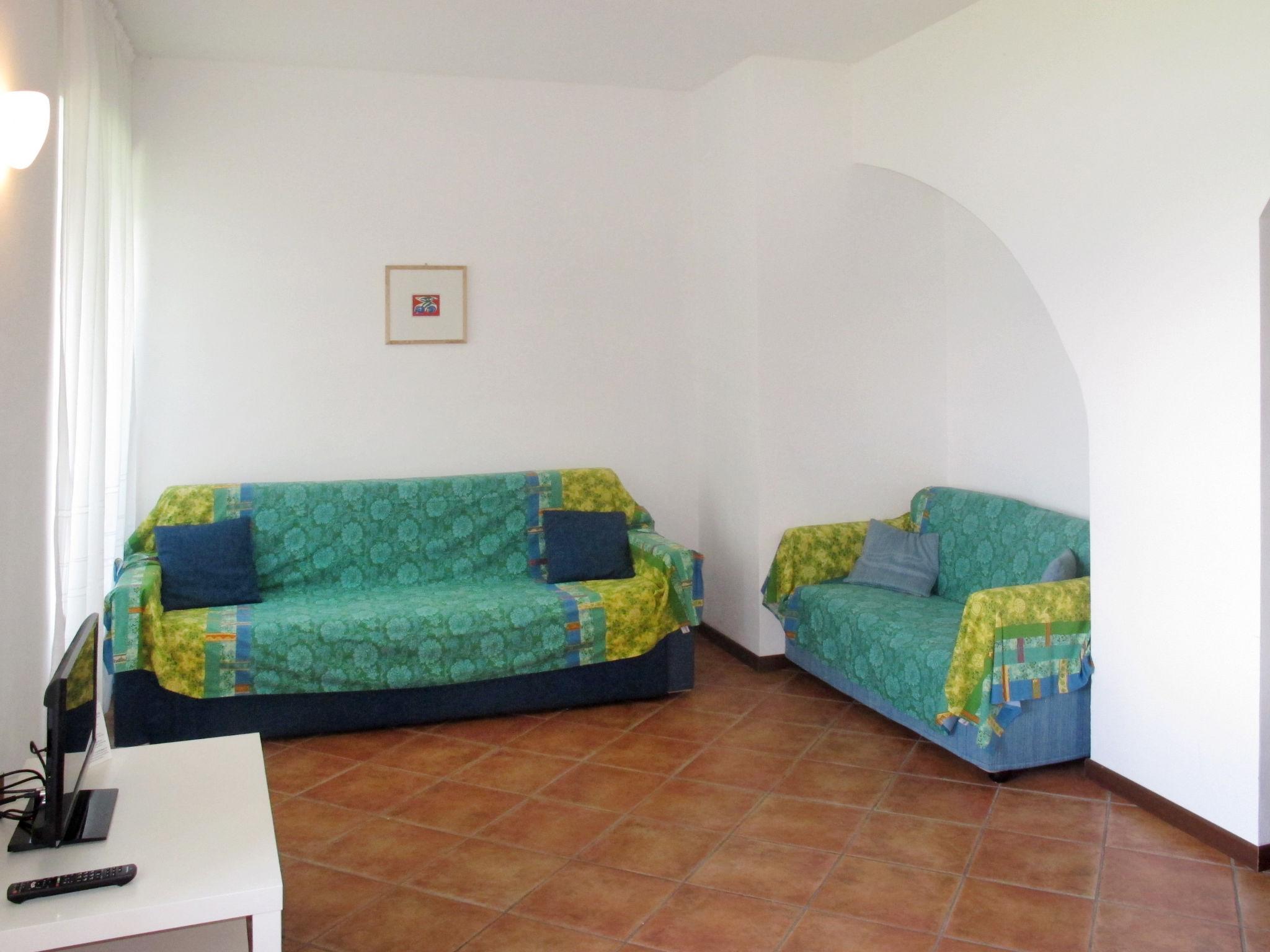 Foto 4 - Apartamento de 1 habitación en Musso con jardín y vistas a la montaña