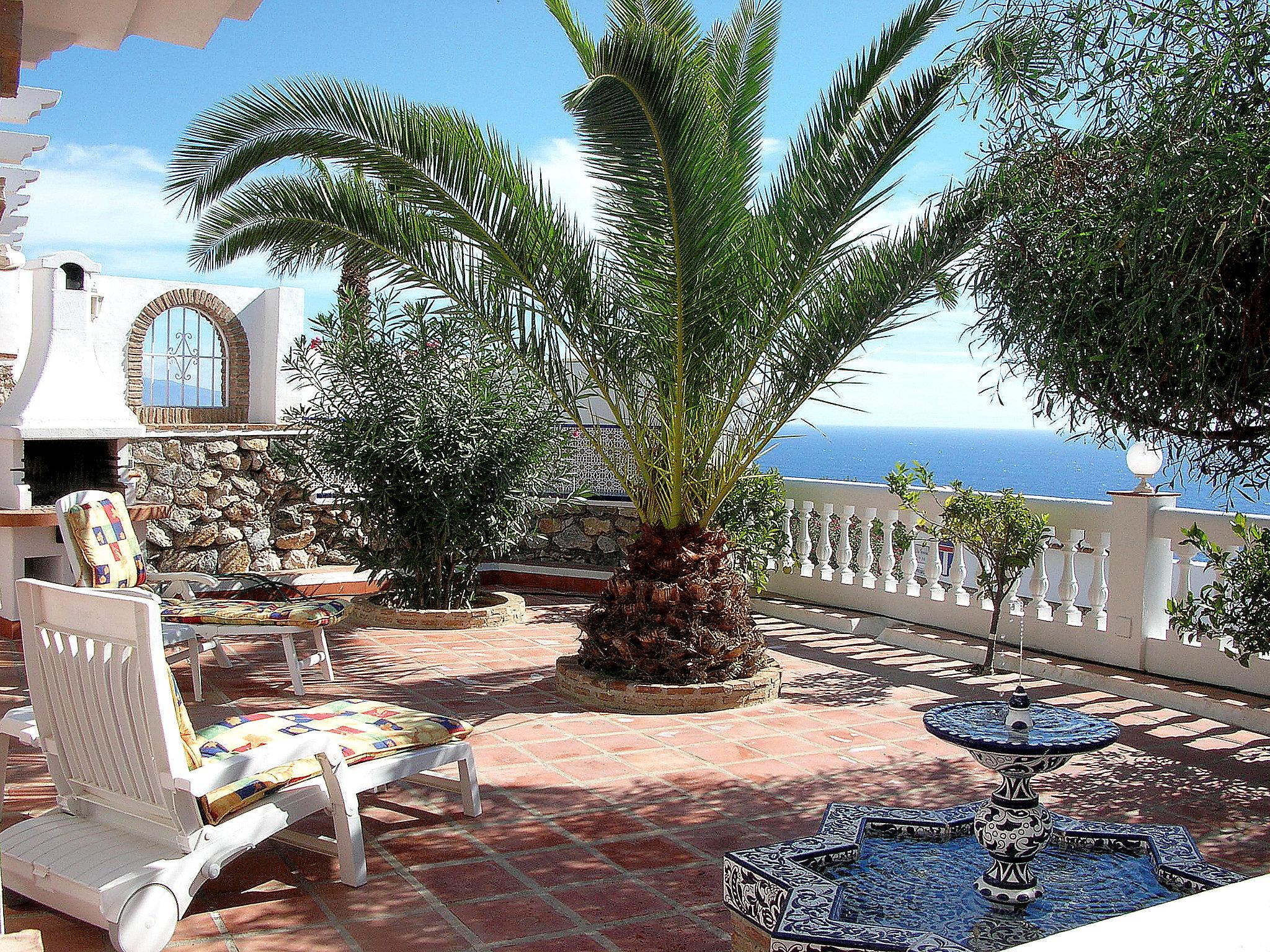 Photo 2 - Maison de 6 chambres à Almuñécar avec piscine et vues à la mer