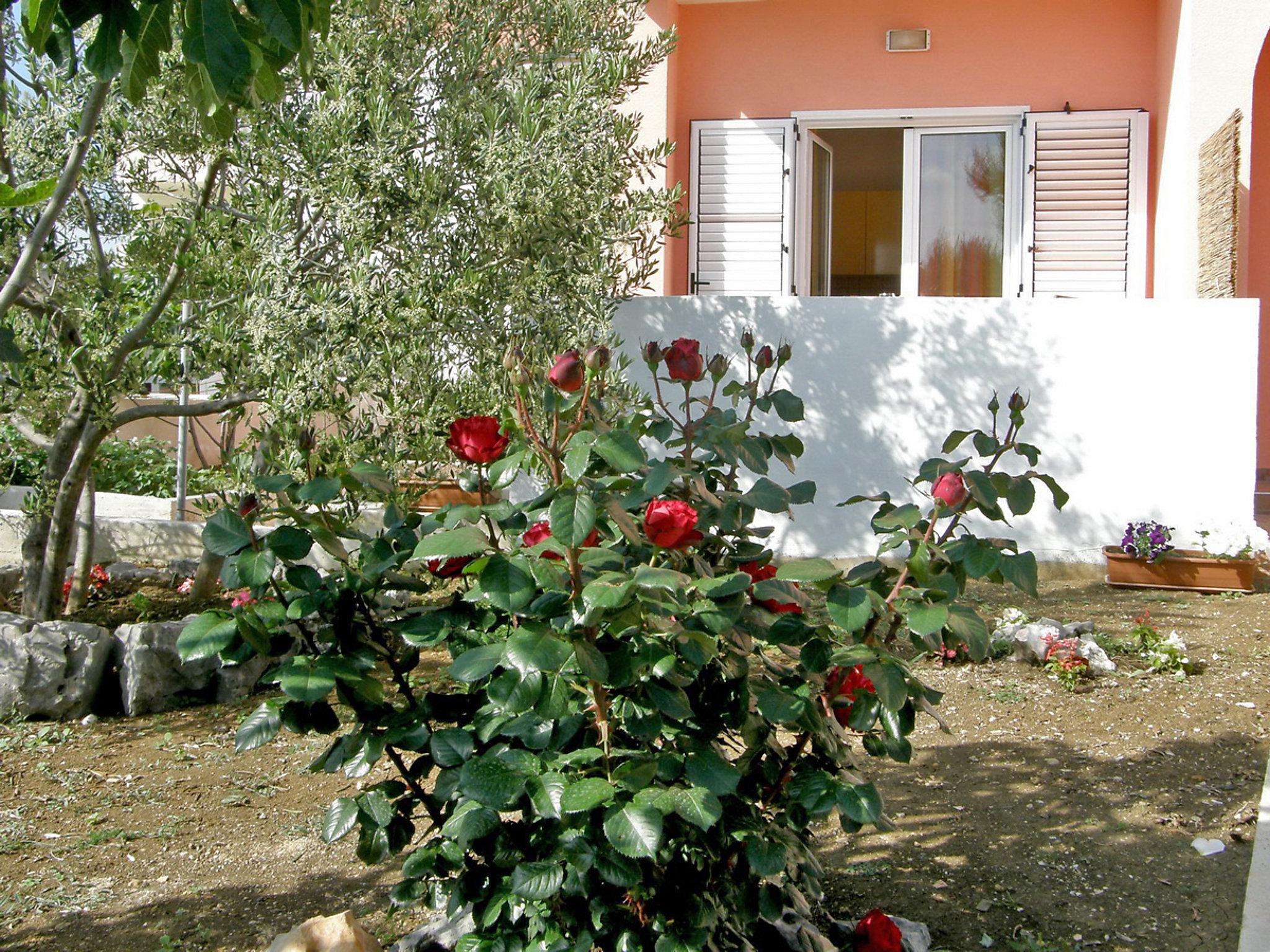 Photo 8 - Appartement de 1 chambre à Vodice avec jardin et terrasse