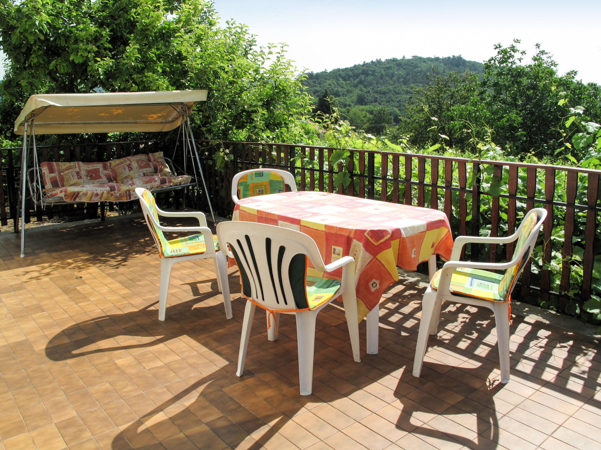 Photo 2 - Maison de 2 chambres à Felsőörs avec jardin et vues sur la montagne