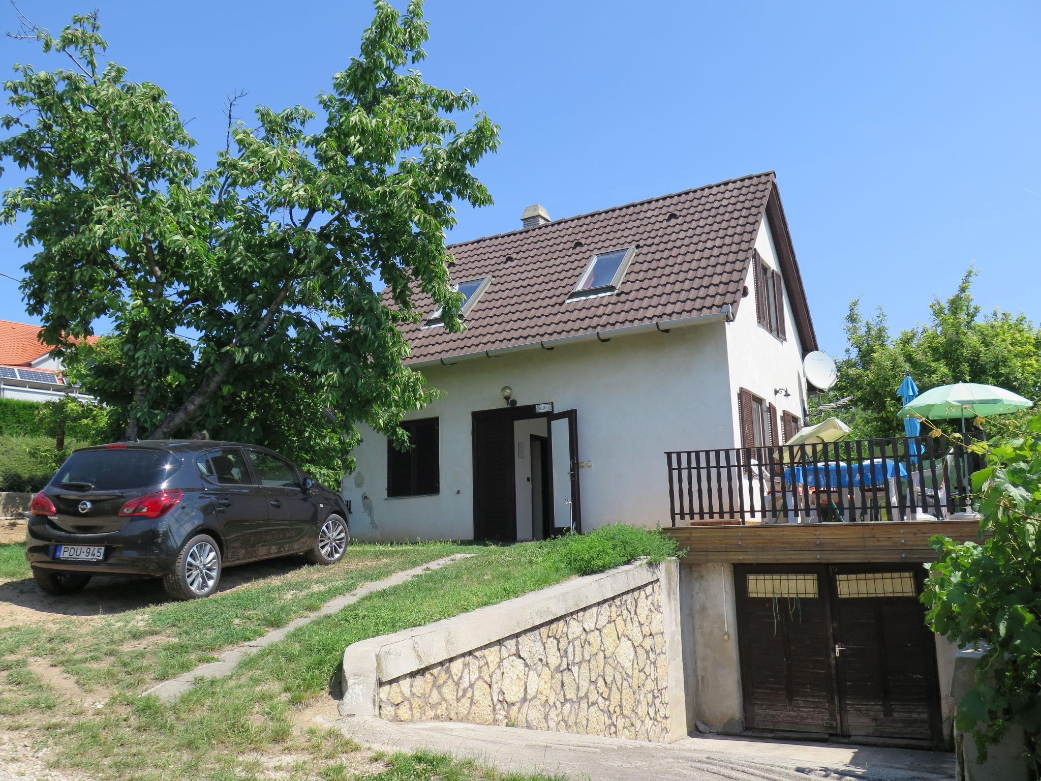 Photo 1 - Maison de 2 chambres à Felsőörs avec jardin et vues sur la montagne