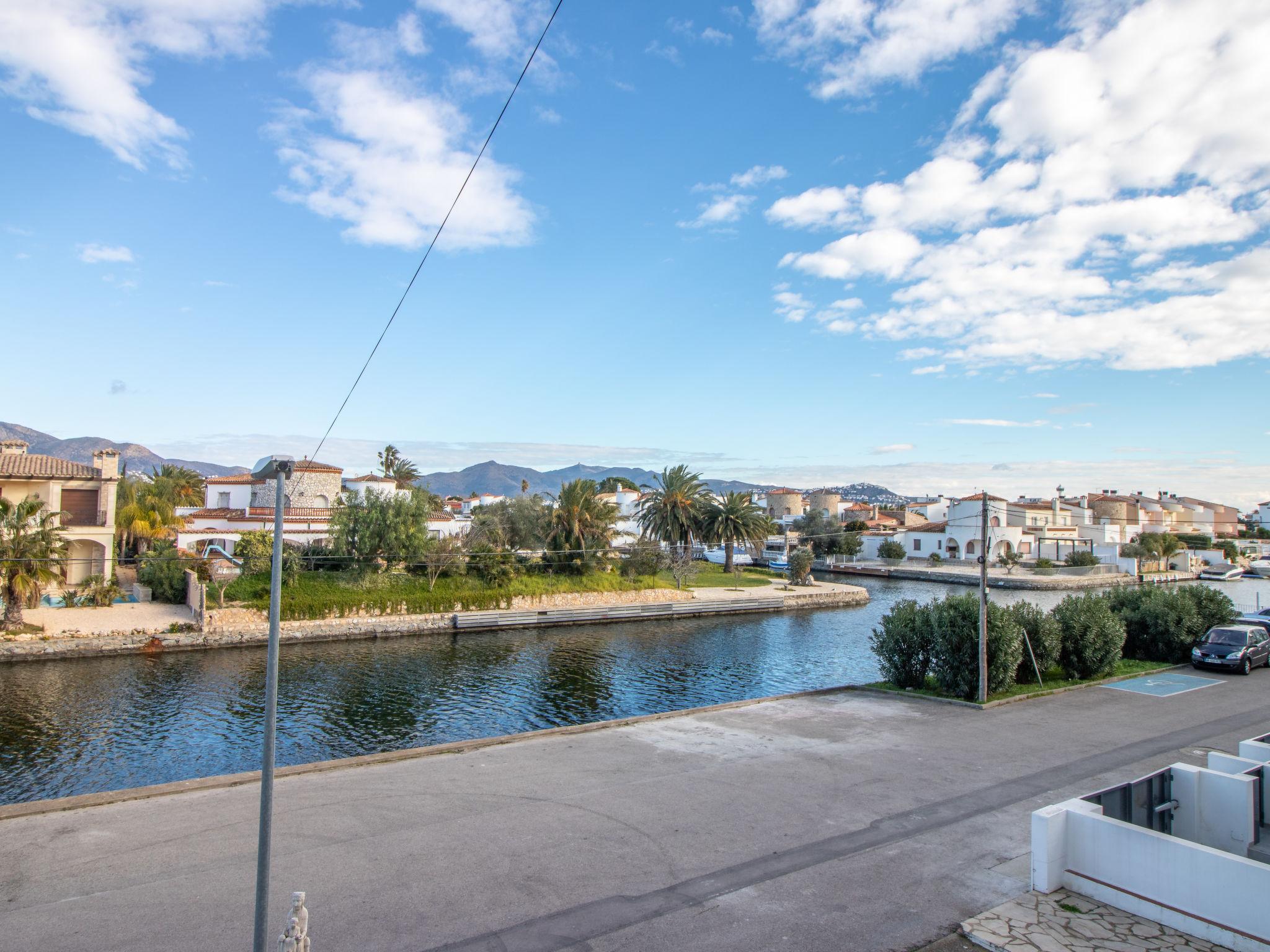 Photo 22 - 2 bedroom Apartment in Castelló d'Empúries with terrace and sea view