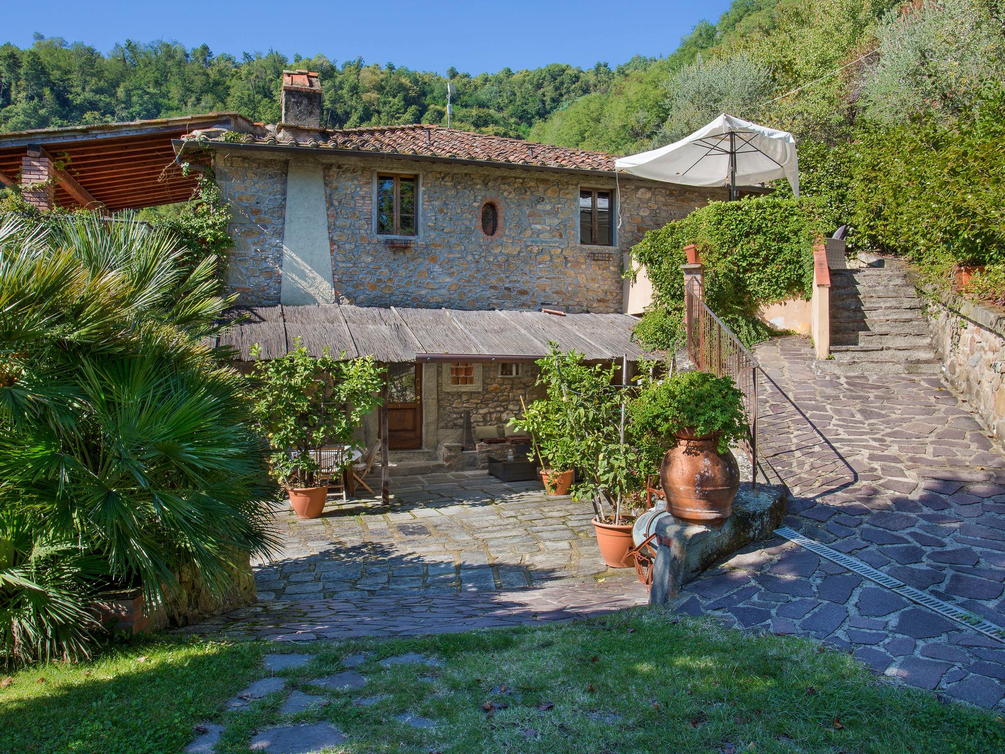 Foto 2 - Appartamento con 1 camera da letto a Pescia con piscina e giardino