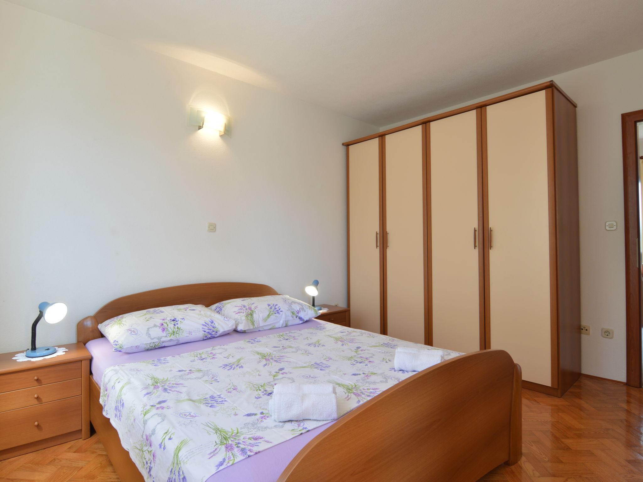 Foto 8 - Apartamento de 2 habitaciones en Okrug con vistas al mar