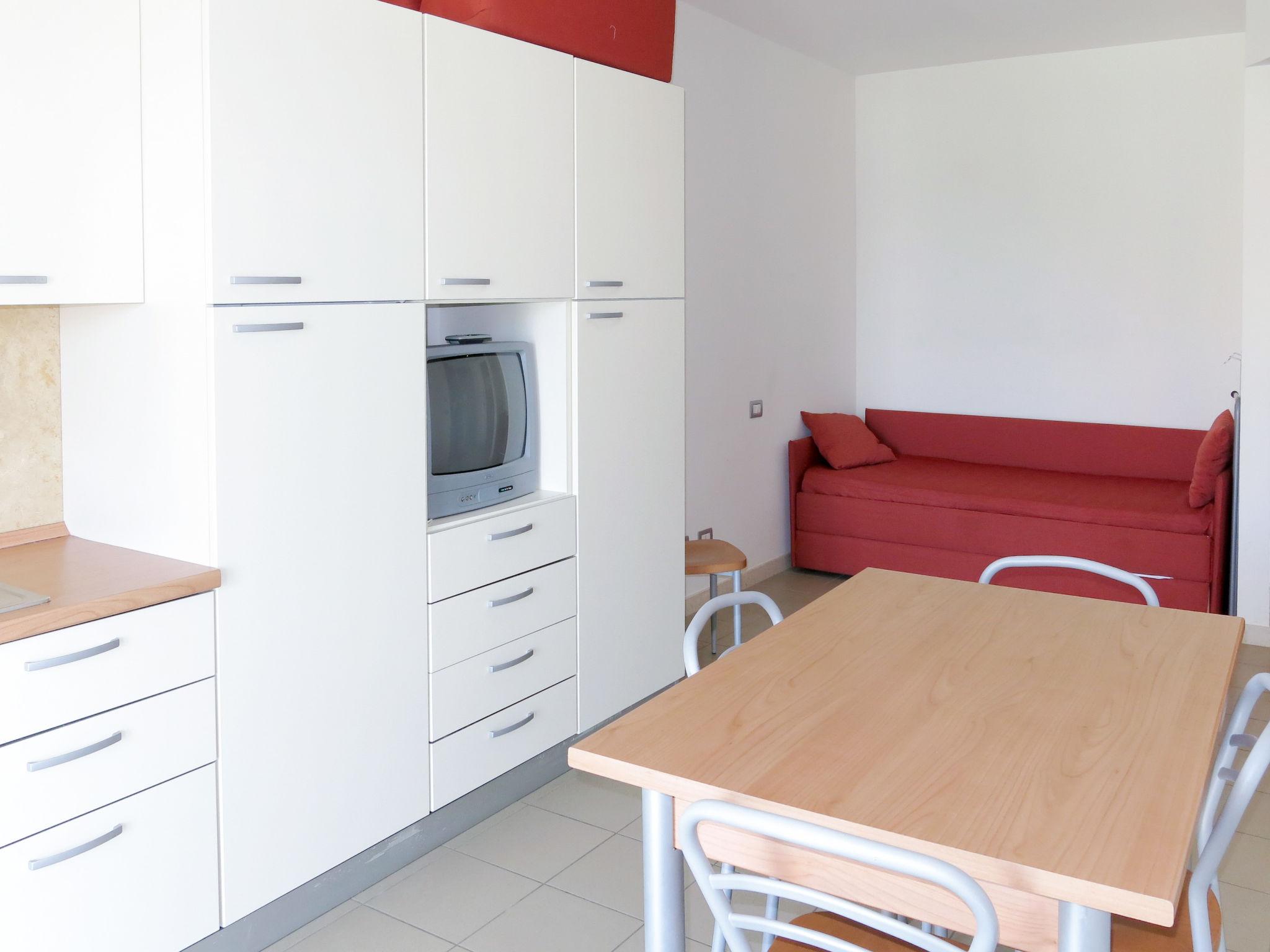 Foto 7 - Apartamento de 1 habitación en Roseto degli Abruzzi con piscina y vistas al mar
