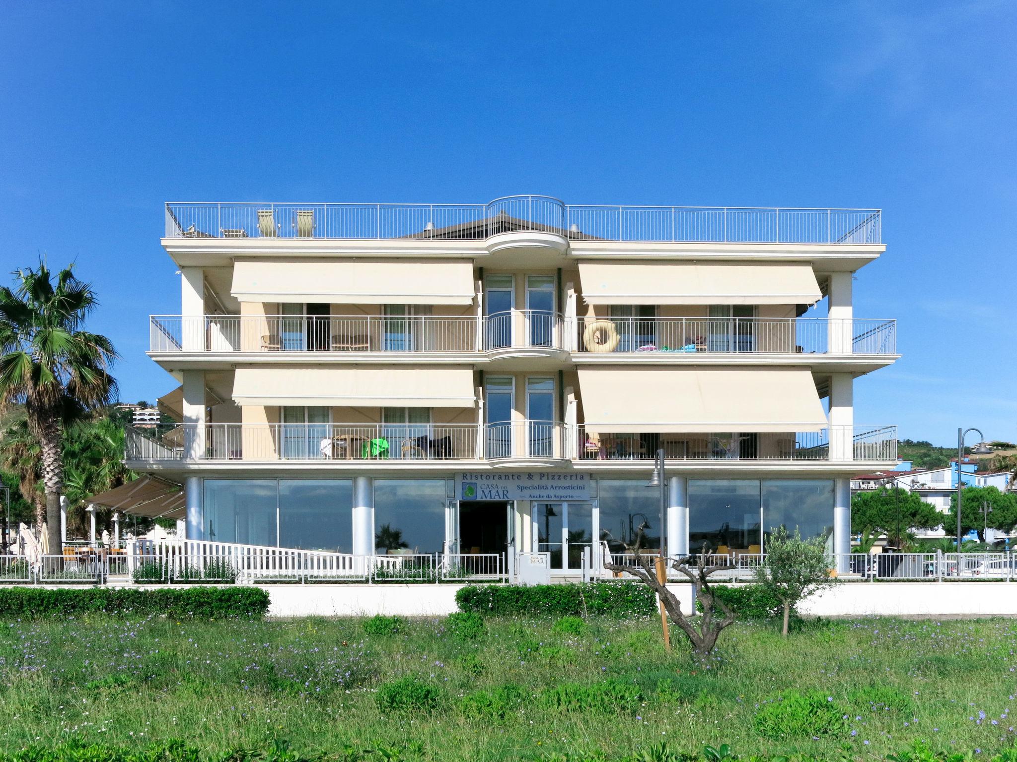 Foto 2 - Appartamento con 1 camera da letto a Roseto degli Abruzzi con piscina e vista mare