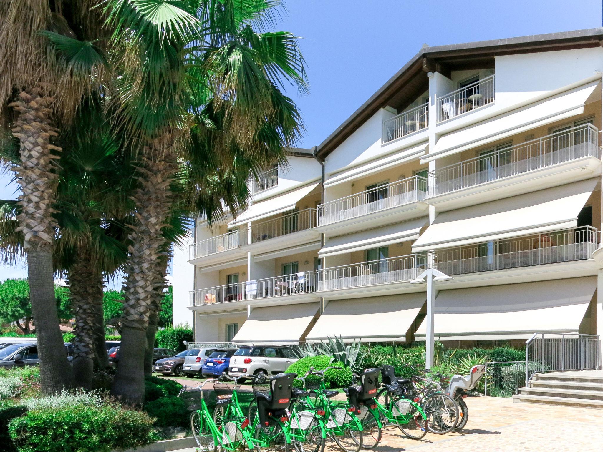 Foto 13 - Apartamento de 1 habitación en Roseto degli Abruzzi con piscina y vistas al mar