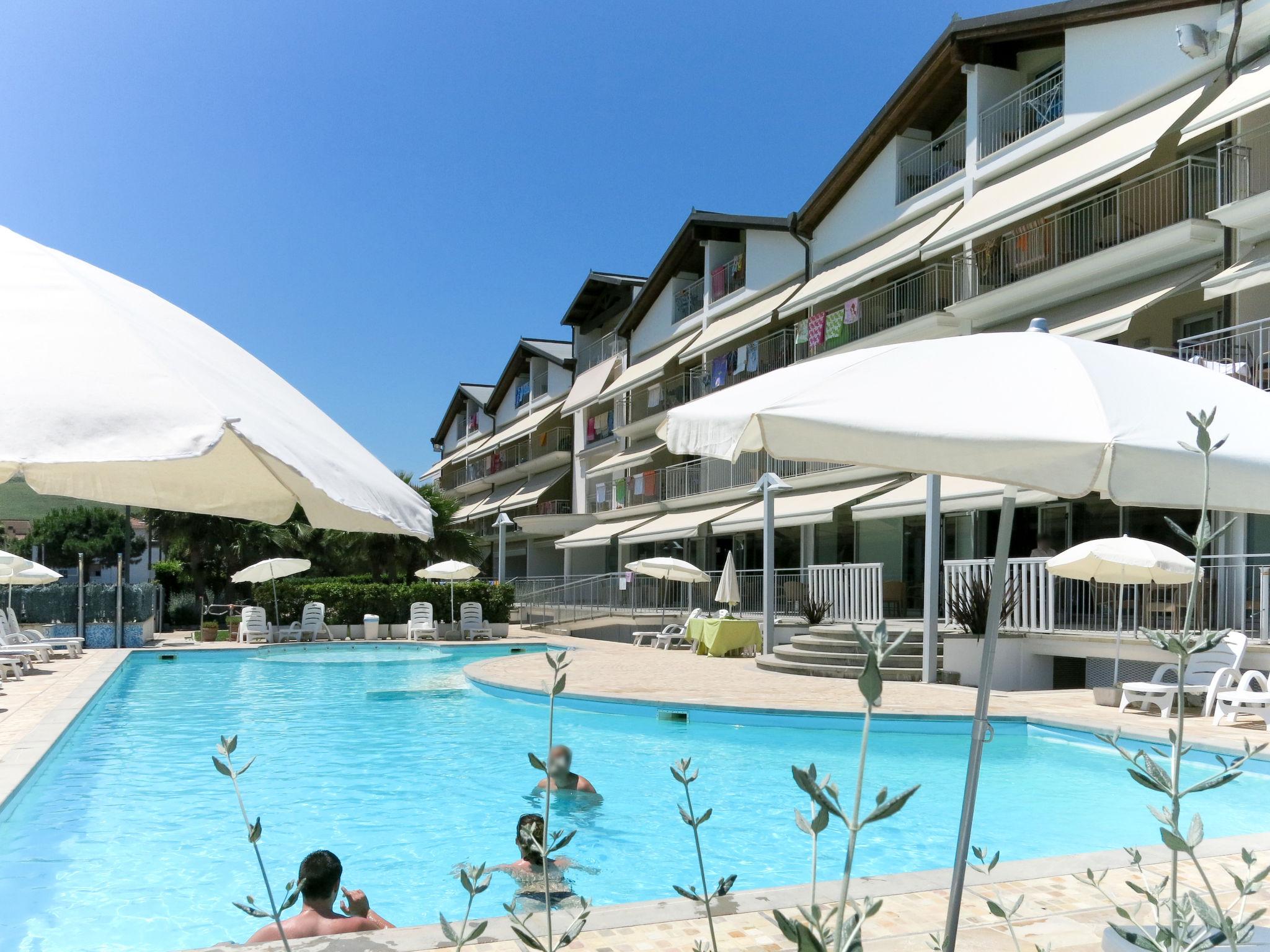 Foto 14 - Appartamento con 1 camera da letto a Roseto degli Abruzzi con piscina e vista mare