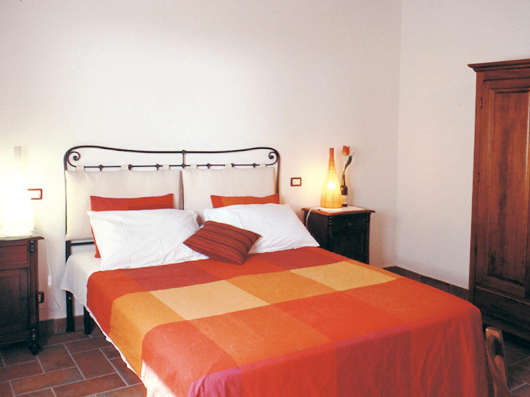 Foto 19 - Apartment mit 1 Schlafzimmer in Barberino Tavarnelle mit schwimmbad und garten