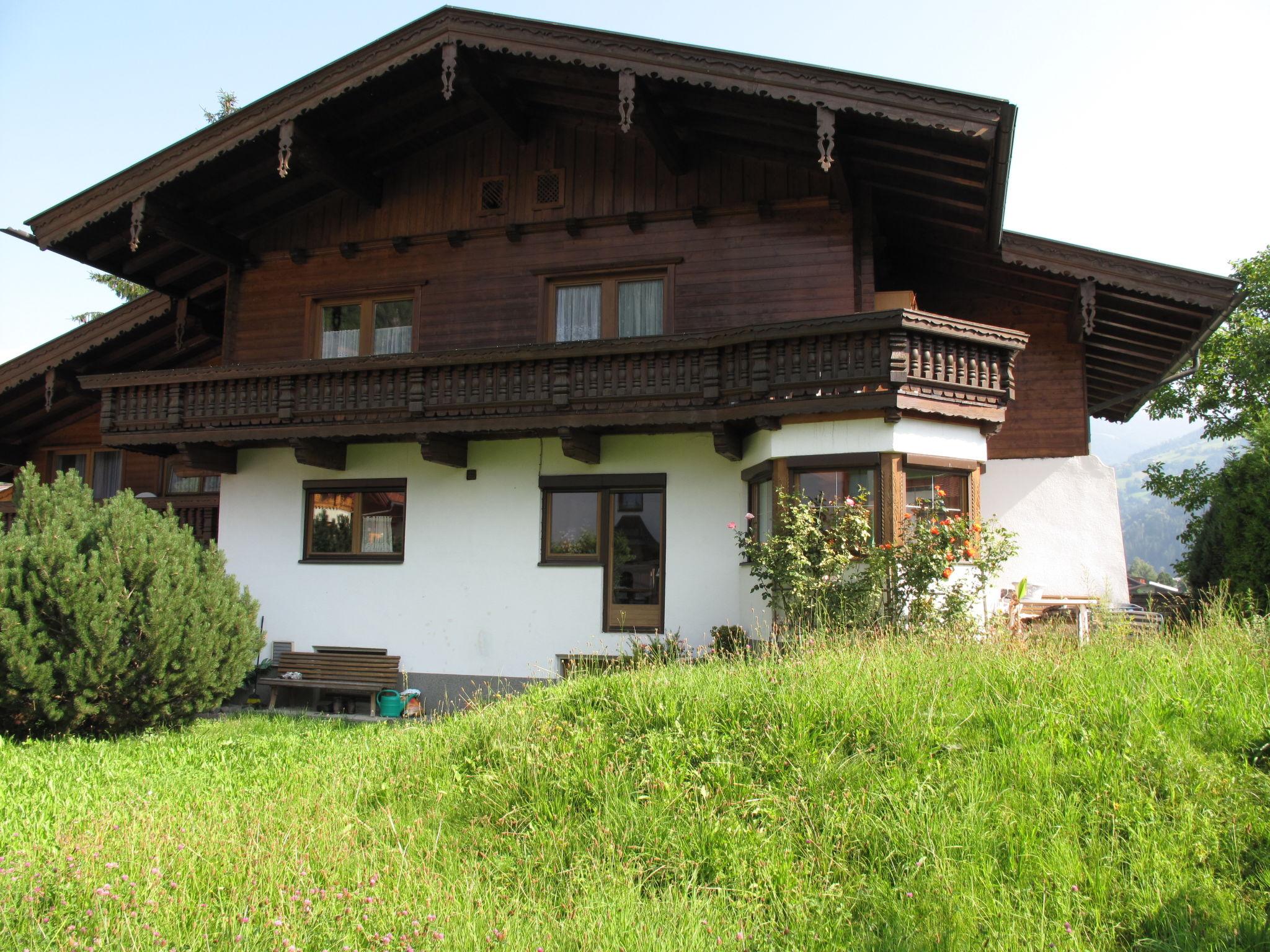 Photo 1 - Appartement de 3 chambres à Aschau im Zillertal avec vues sur la montagne