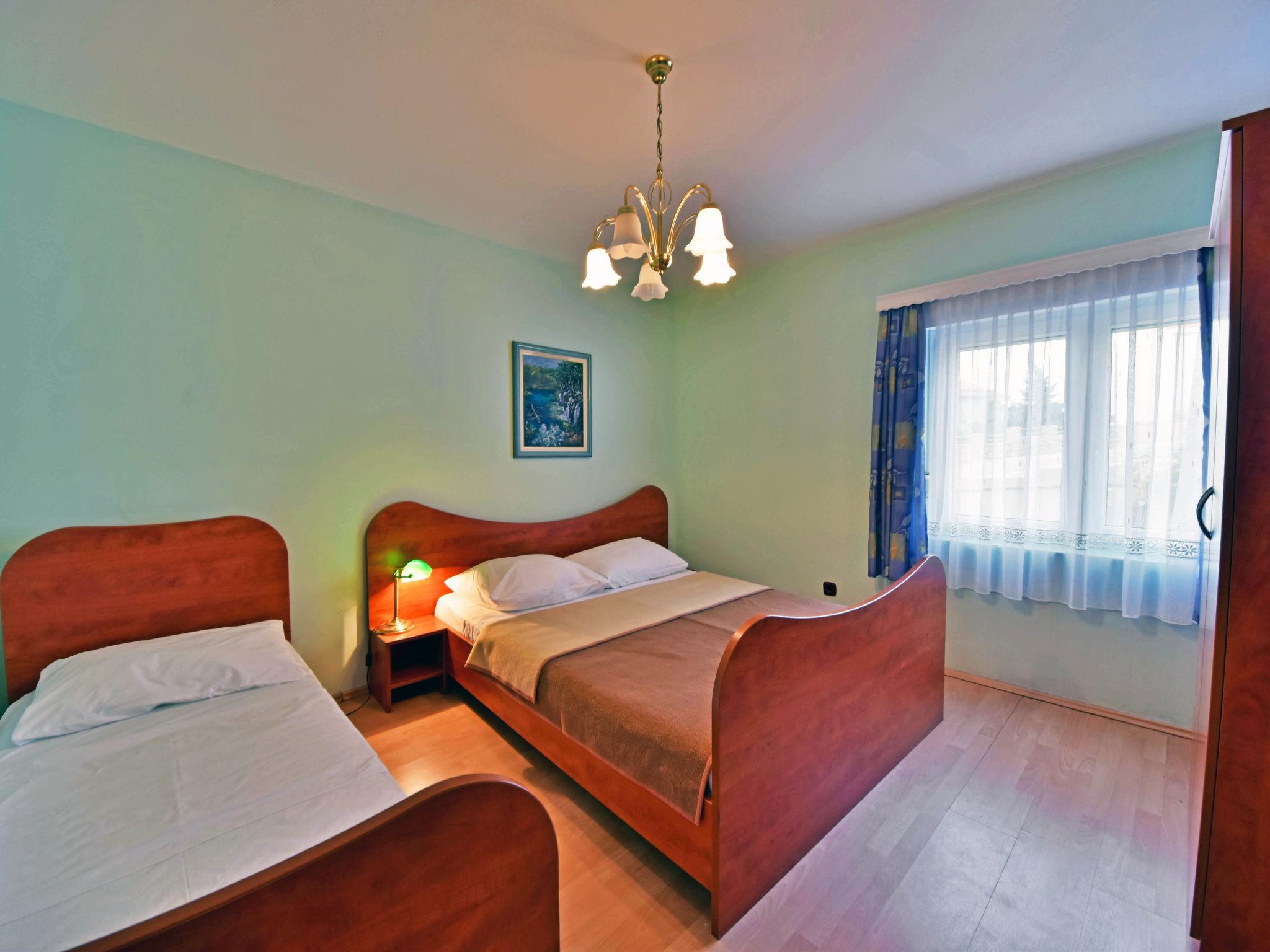 Photo 5 - 1 bedroom Apartment in Karlobag with swimming pool
