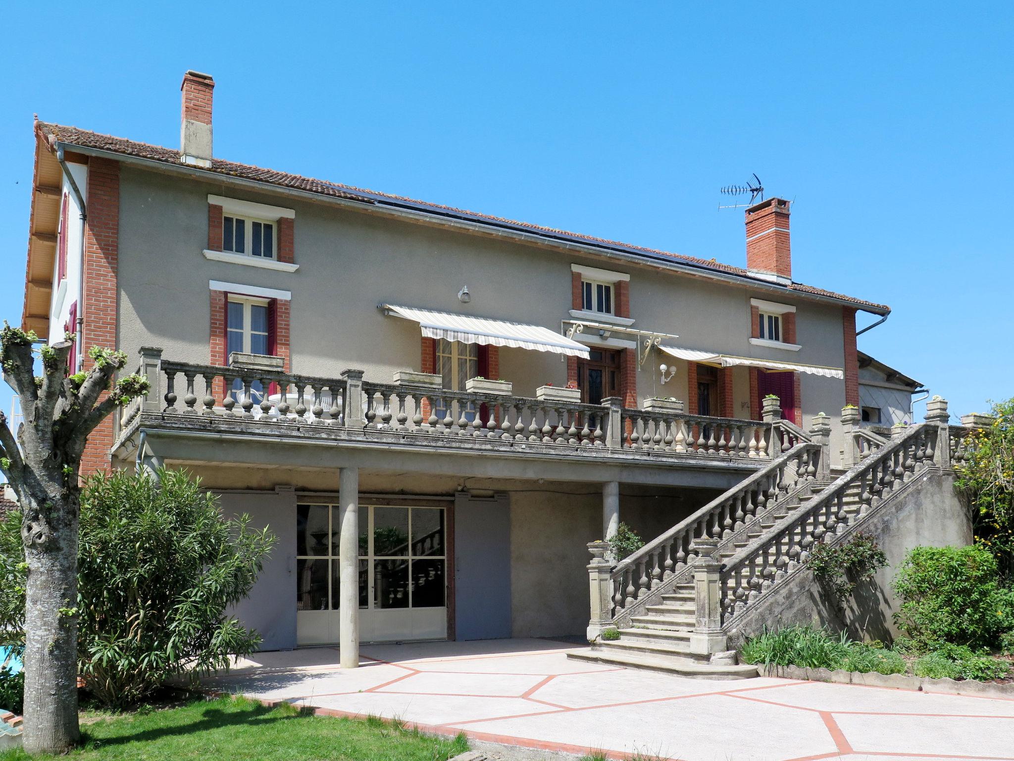 Foto 19 - Casa de 3 quartos em Lacapelle-Ségalar com piscina privada e jardim