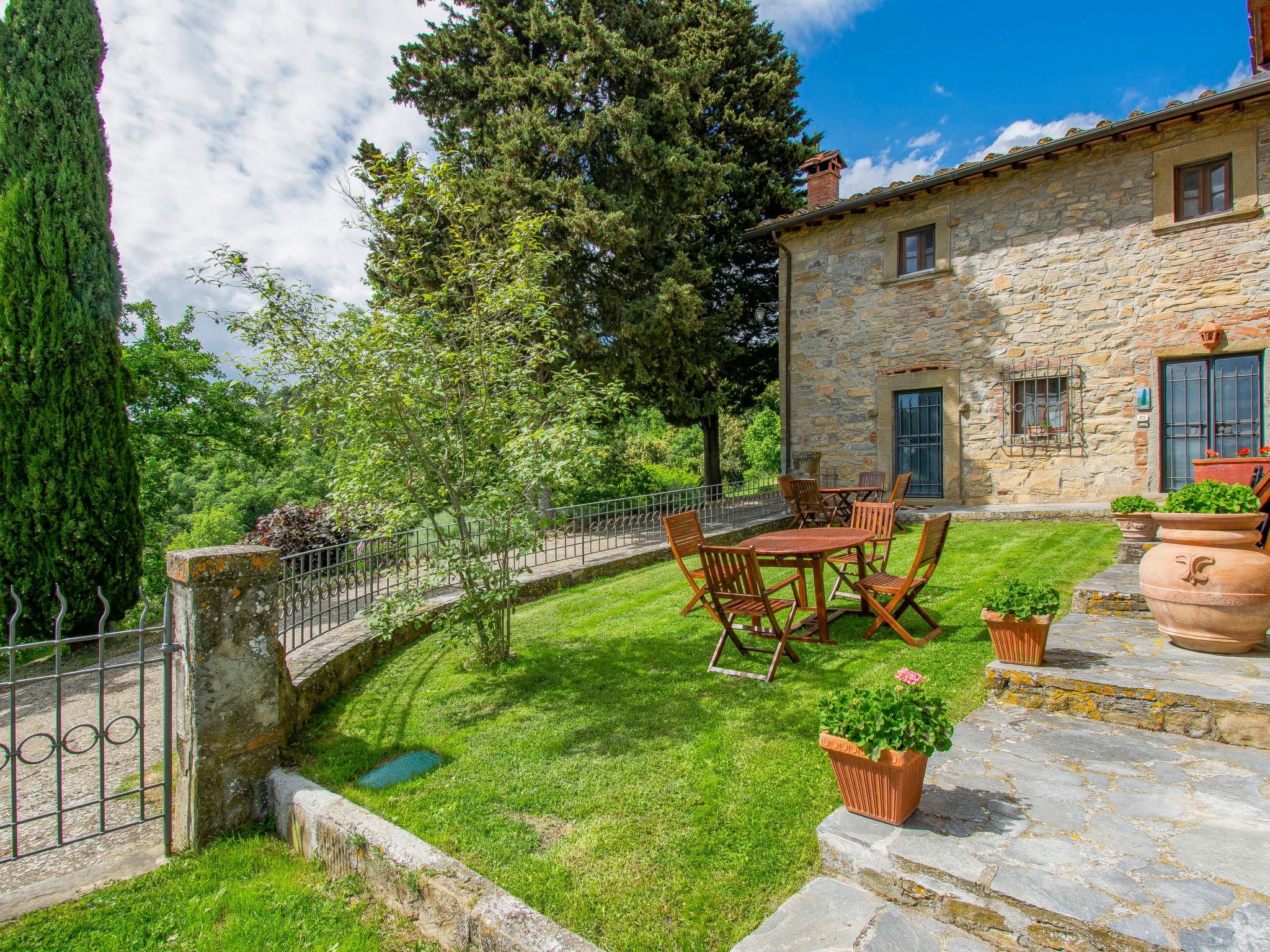 Photo 4 - Appartement de 2 chambres à Loro Ciuffenna avec piscine et jardin