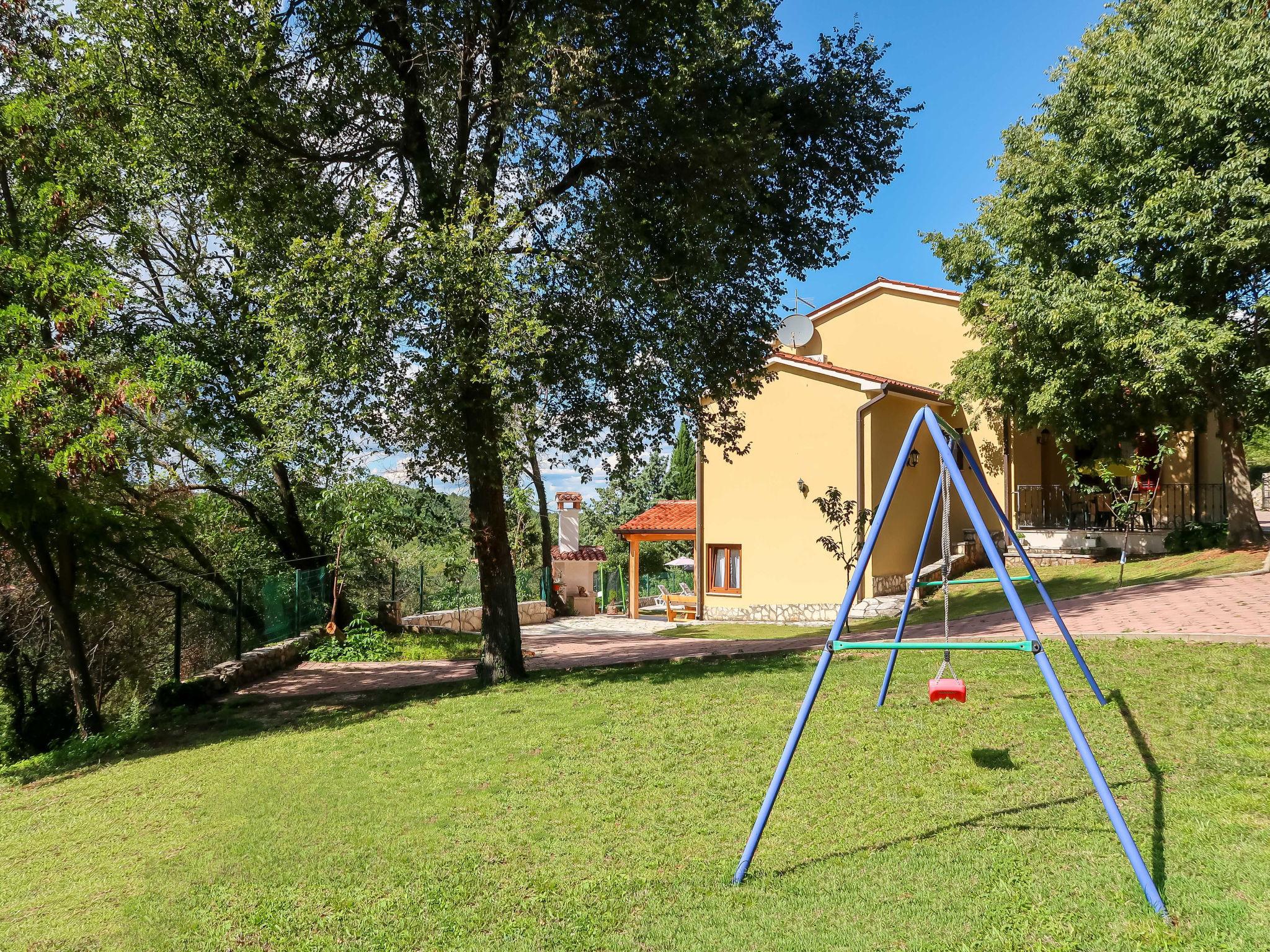 Foto 24 - Casa de 4 quartos em Labin com piscina privada e jardim