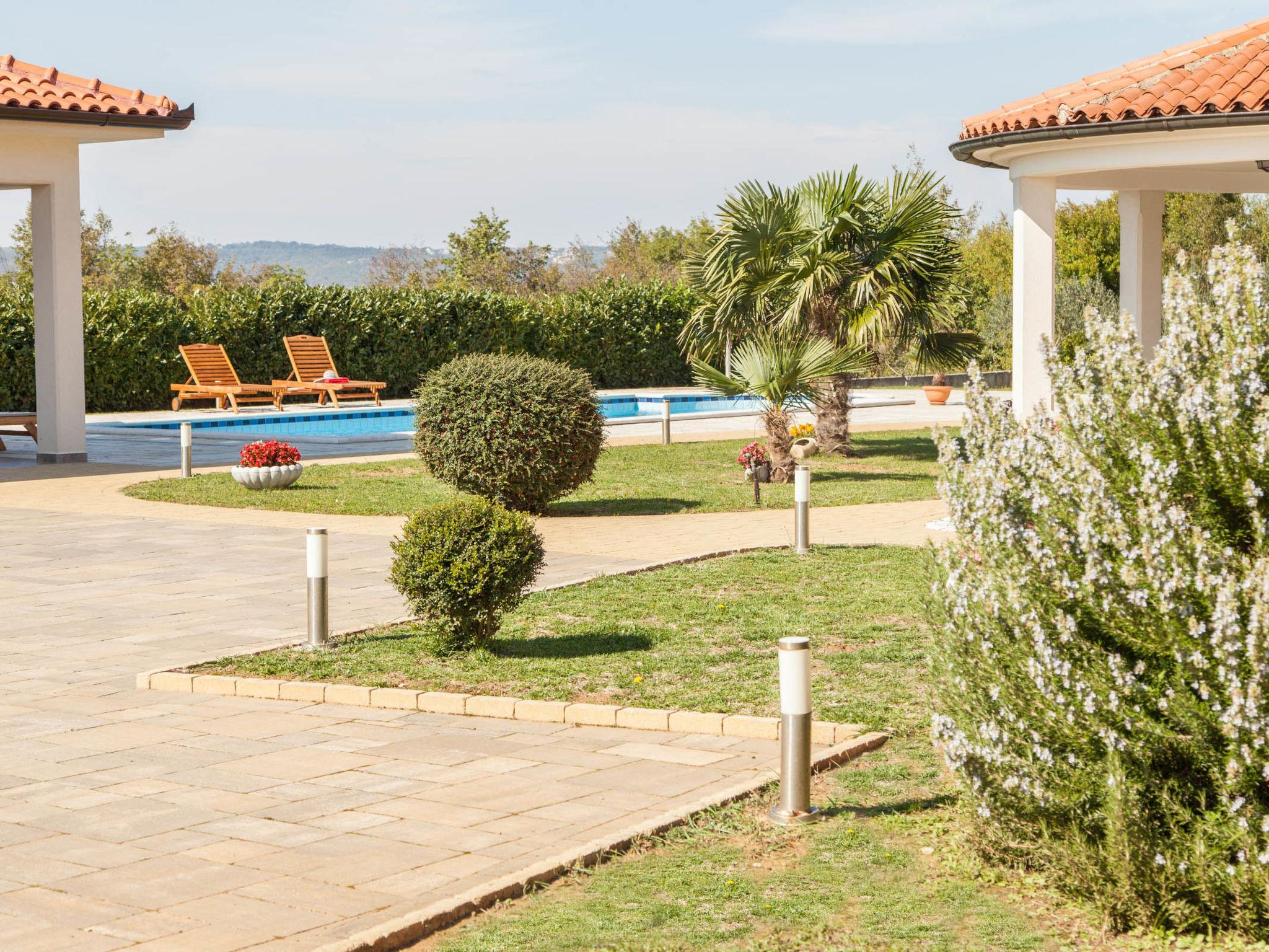 Foto 19 - Casa de 3 habitaciones en Raša con piscina privada y vistas al mar