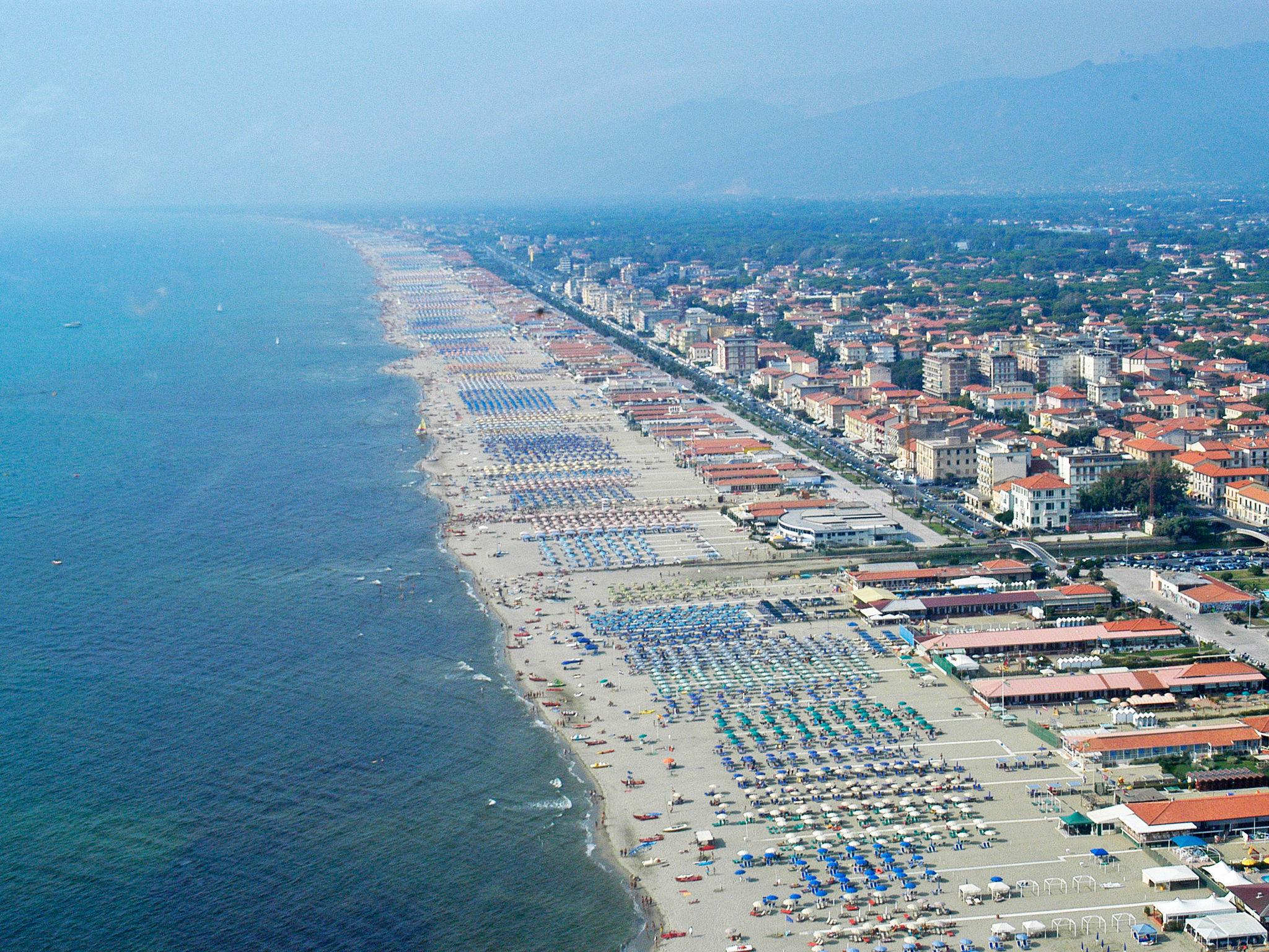Foto 31 - Apartamento de 3 habitaciones en Viareggio con vistas al mar