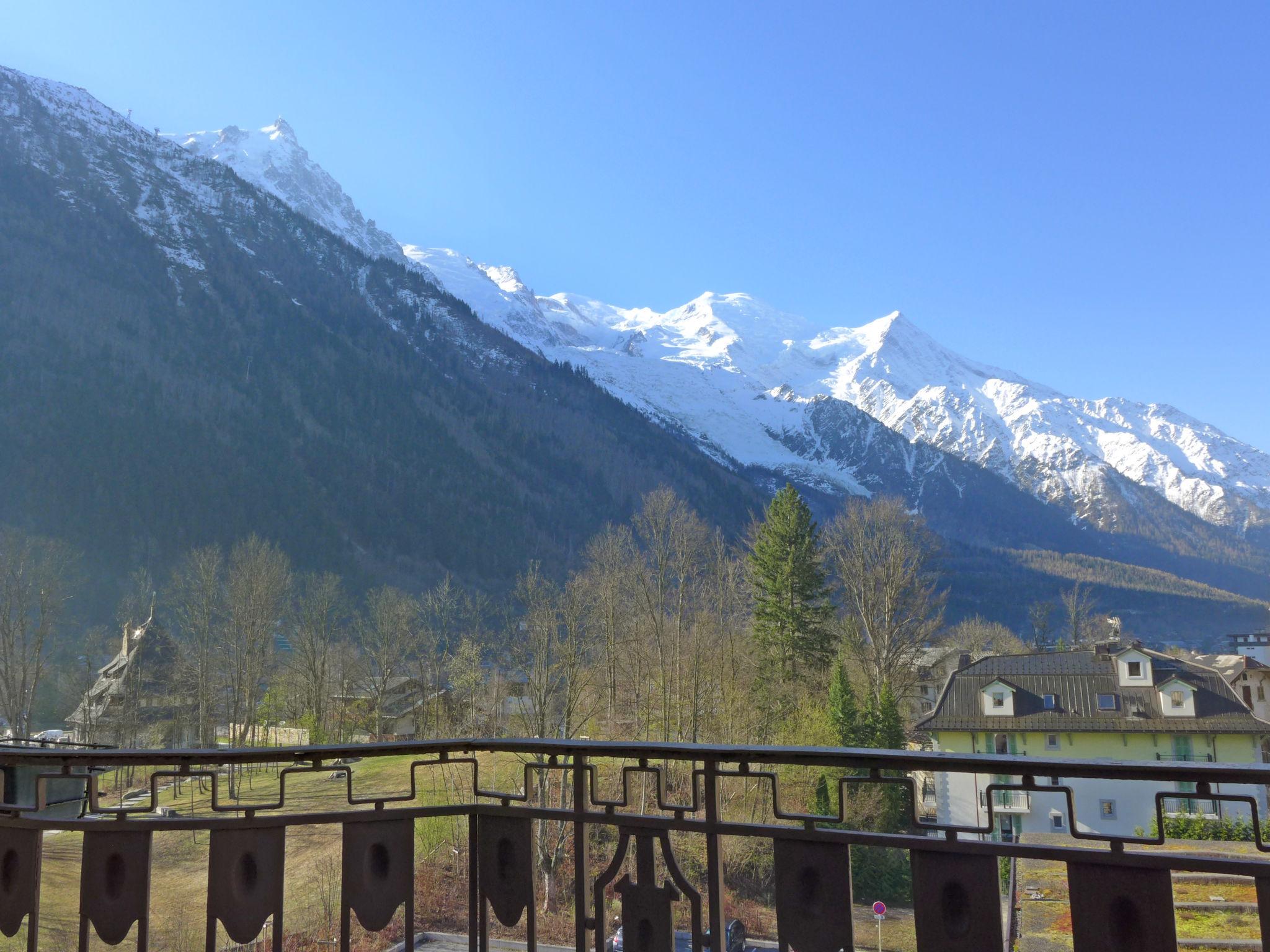 Foto 5 - Apartment mit 1 Schlafzimmer in Chamonix-Mont-Blanc mit blick auf die berge