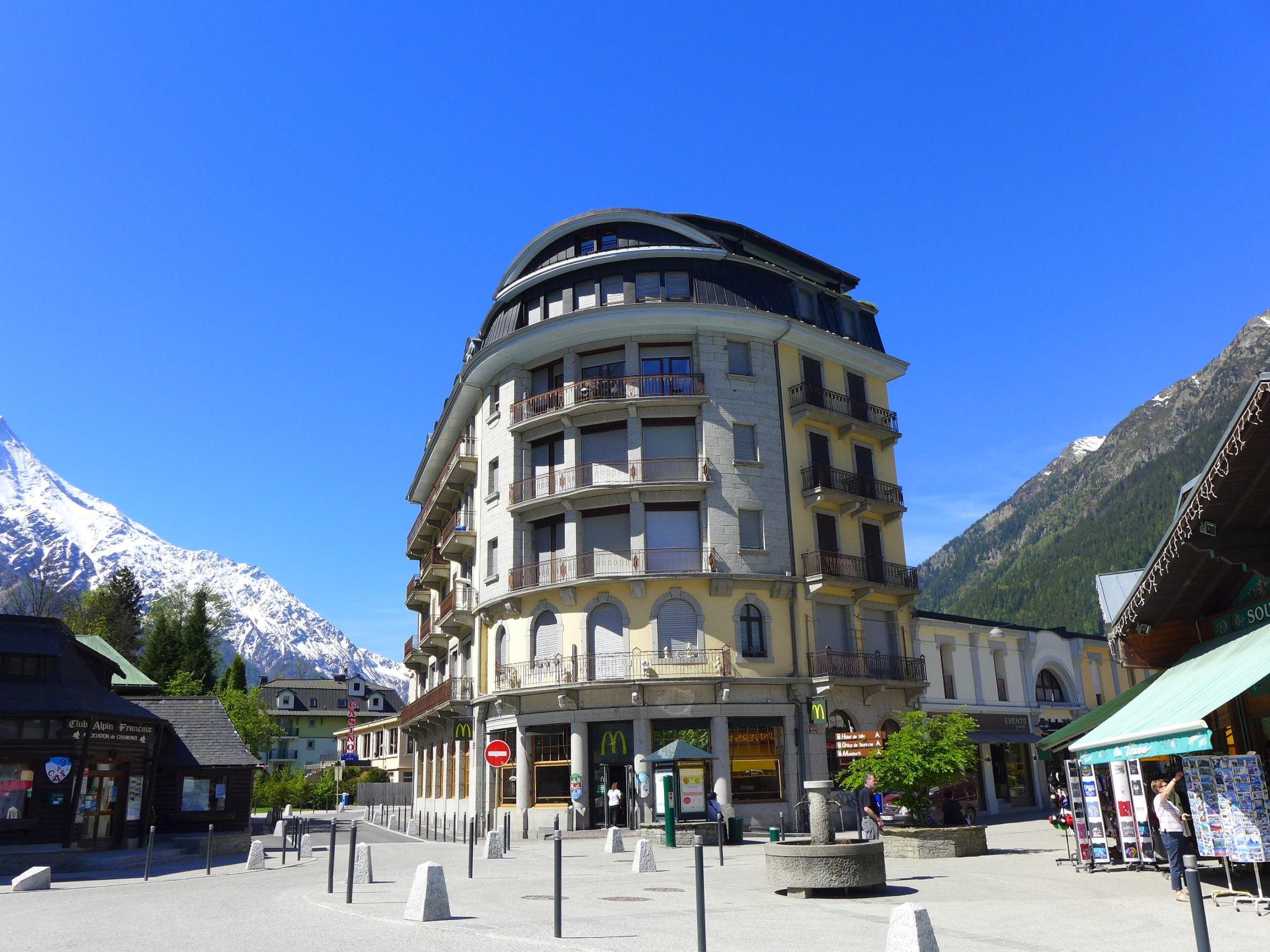 Foto 18 - Appartamento con 1 camera da letto a Chamonix-Mont-Blanc con vista sulle montagne