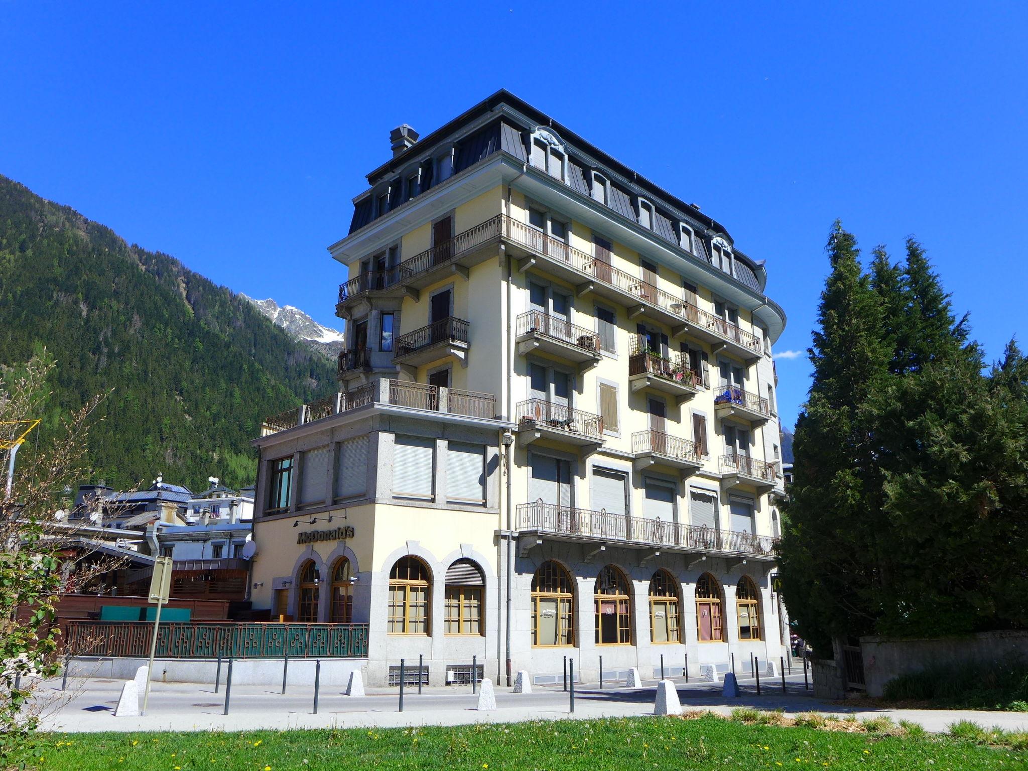 Foto 4 - Appartamento con 1 camera da letto a Chamonix-Mont-Blanc con vista sulle montagne