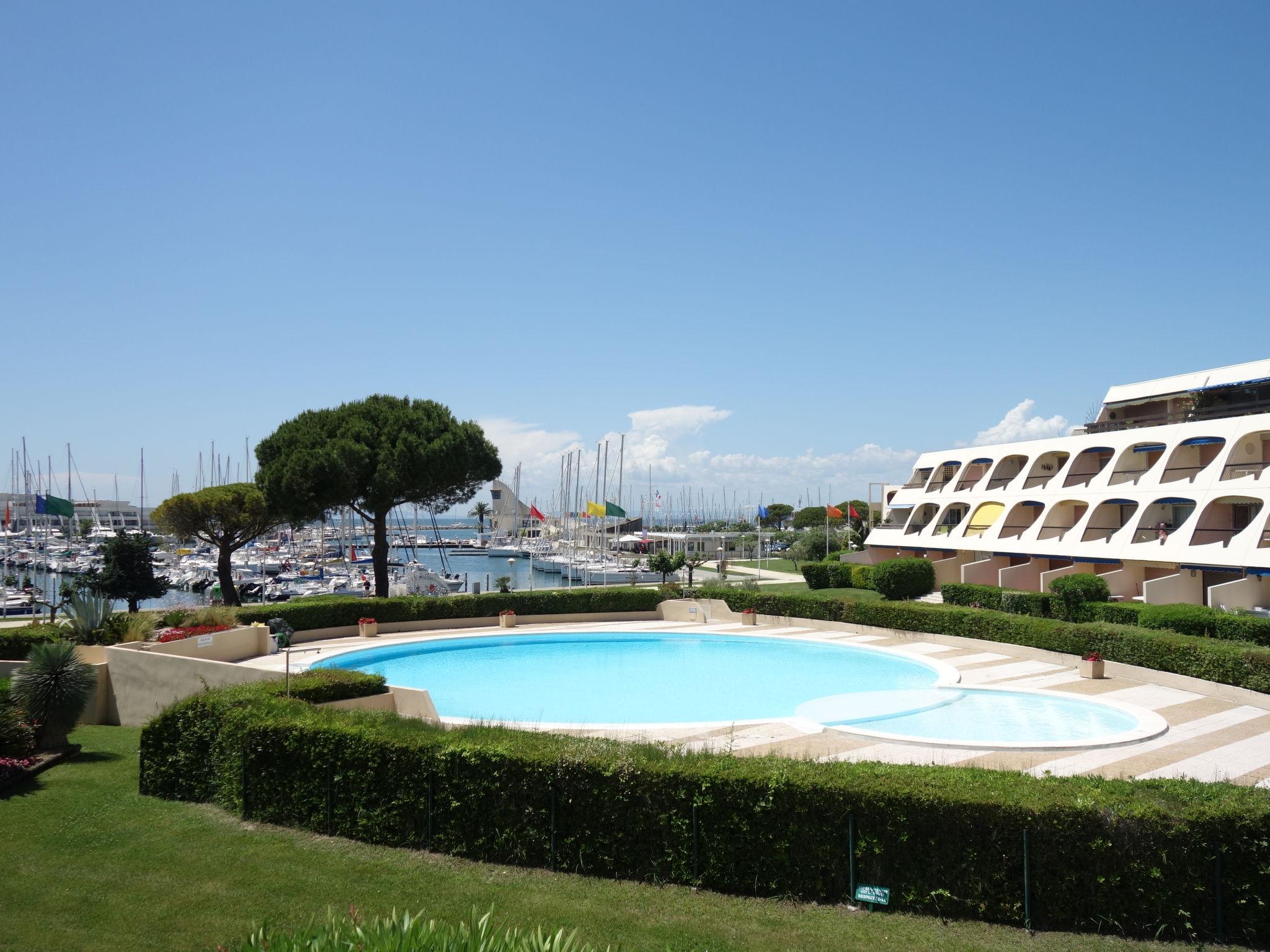 Foto 1 - Apartamento en Le Grau-du-Roi con piscina y vistas al mar