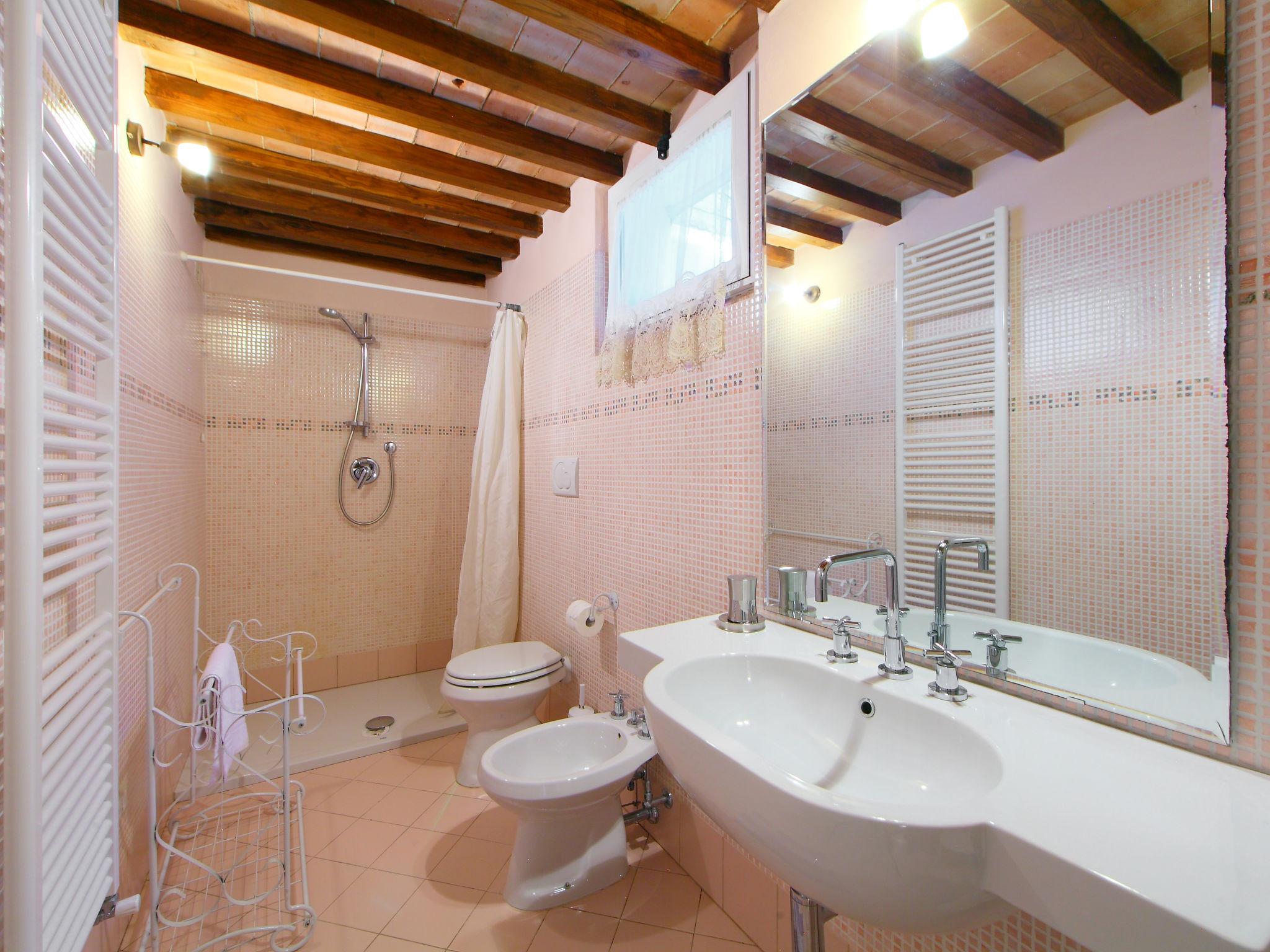 Foto 17 - Casa de 3 habitaciones en Cortona con piscina privada y jardín