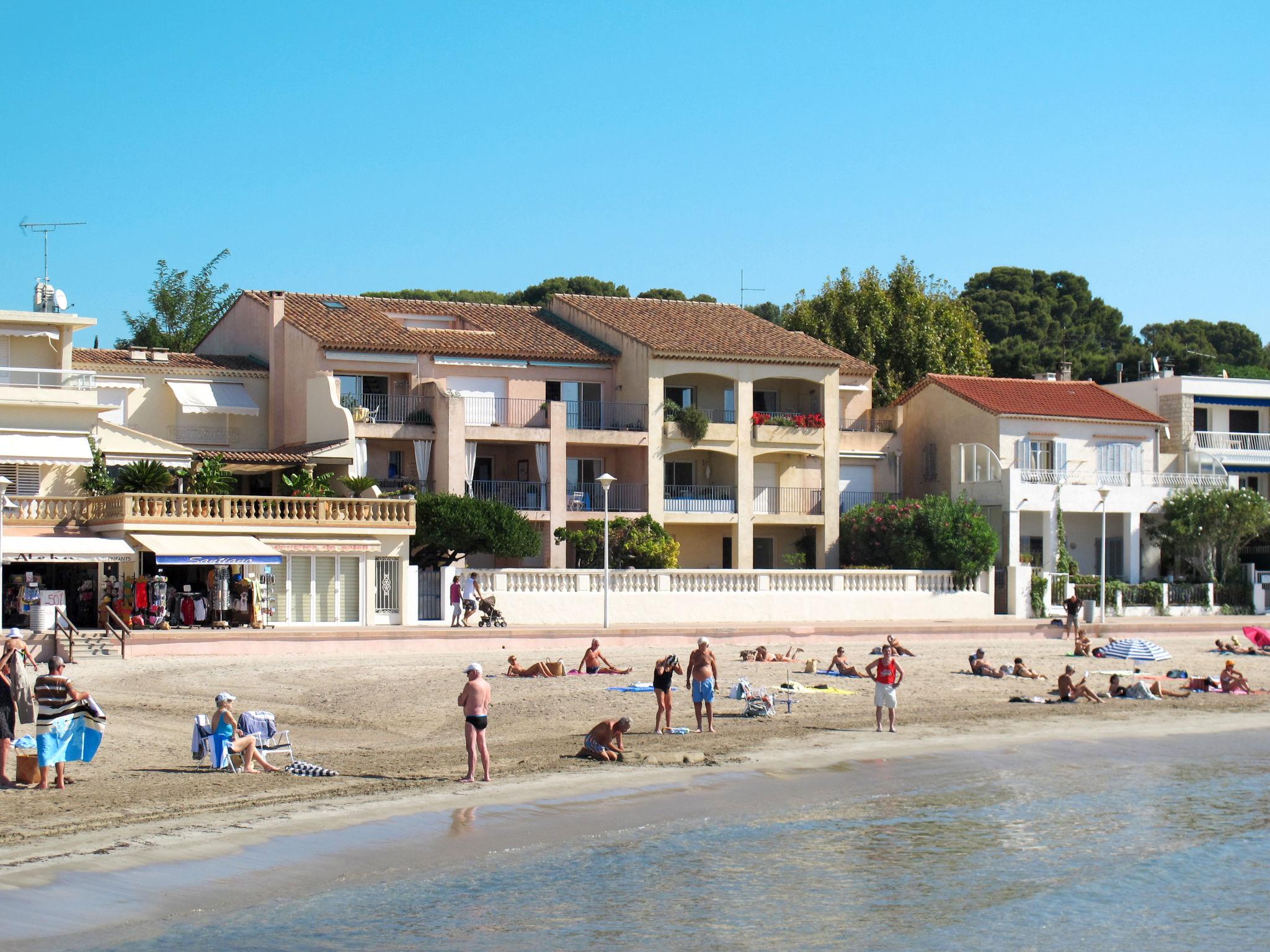 Foto 4 - Apartamento de 3 quartos em Saint-Cyr-sur-Mer com vistas do mar