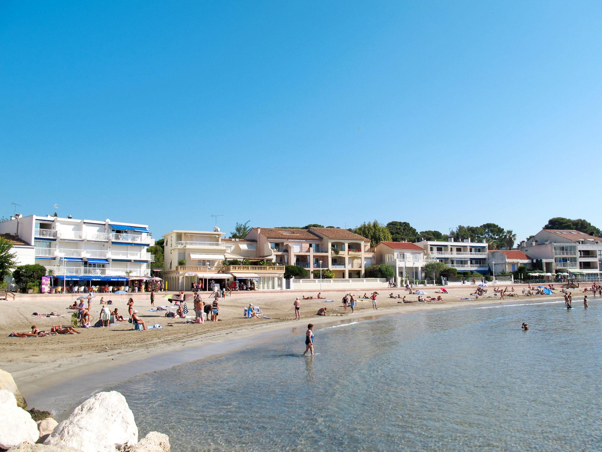 Photo 16 - Appartement de 3 chambres à Saint-Cyr-sur-Mer avec vues à la mer