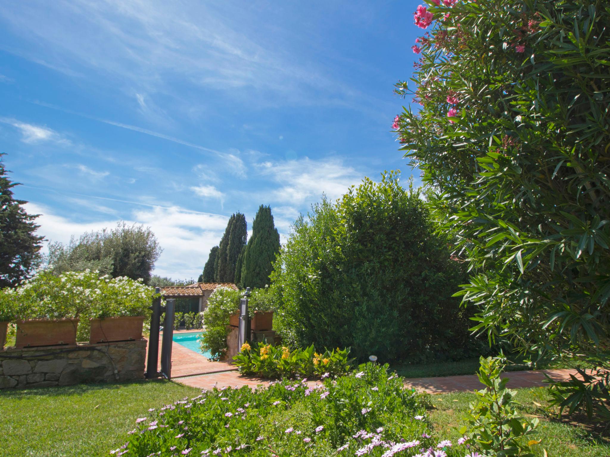 Foto 30 - Casa con 5 camere da letto a San Vincenzo con piscina privata e giardino