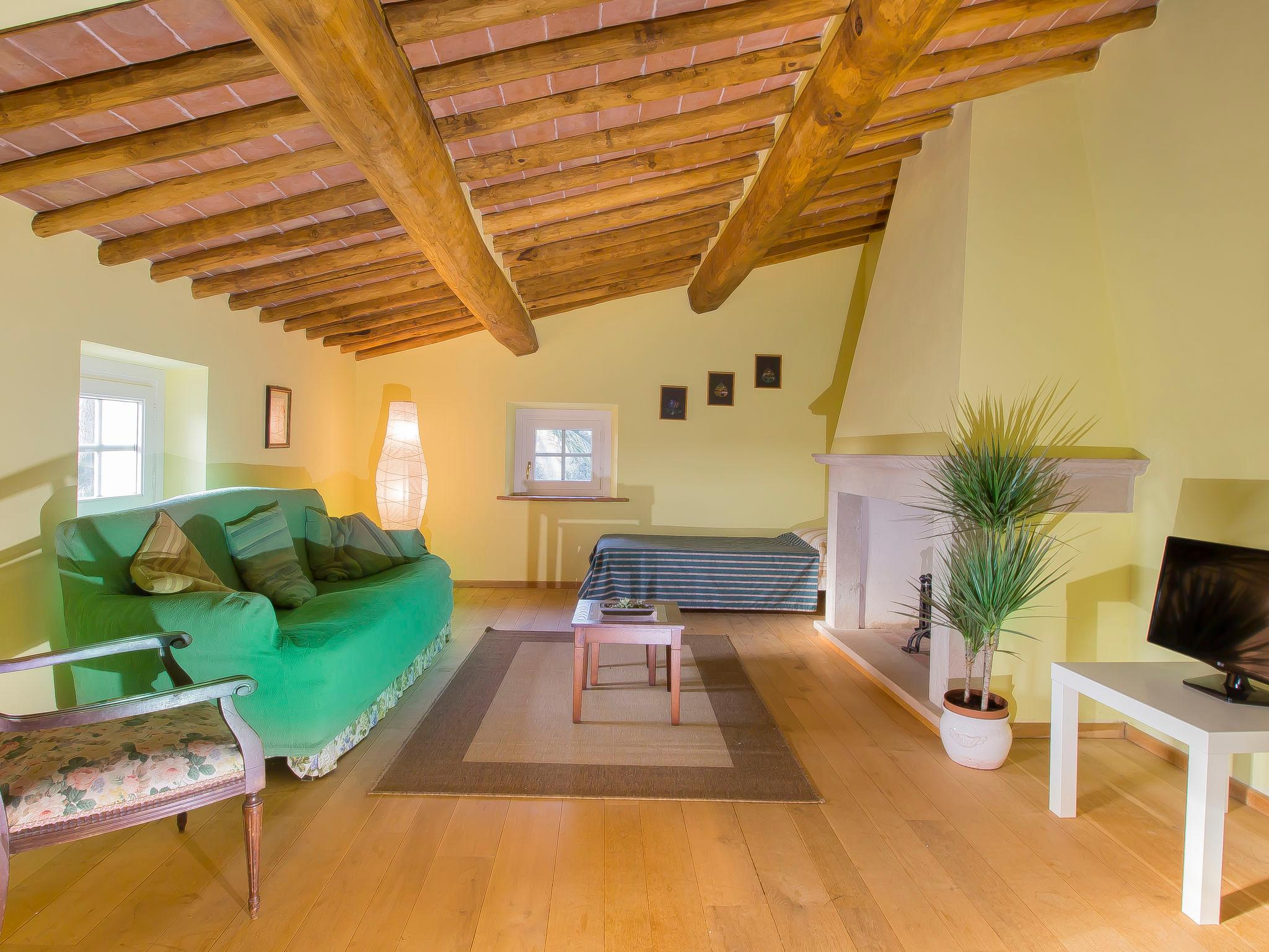 Photo 17 - 5 bedroom House in San Vincenzo with private pool and garden