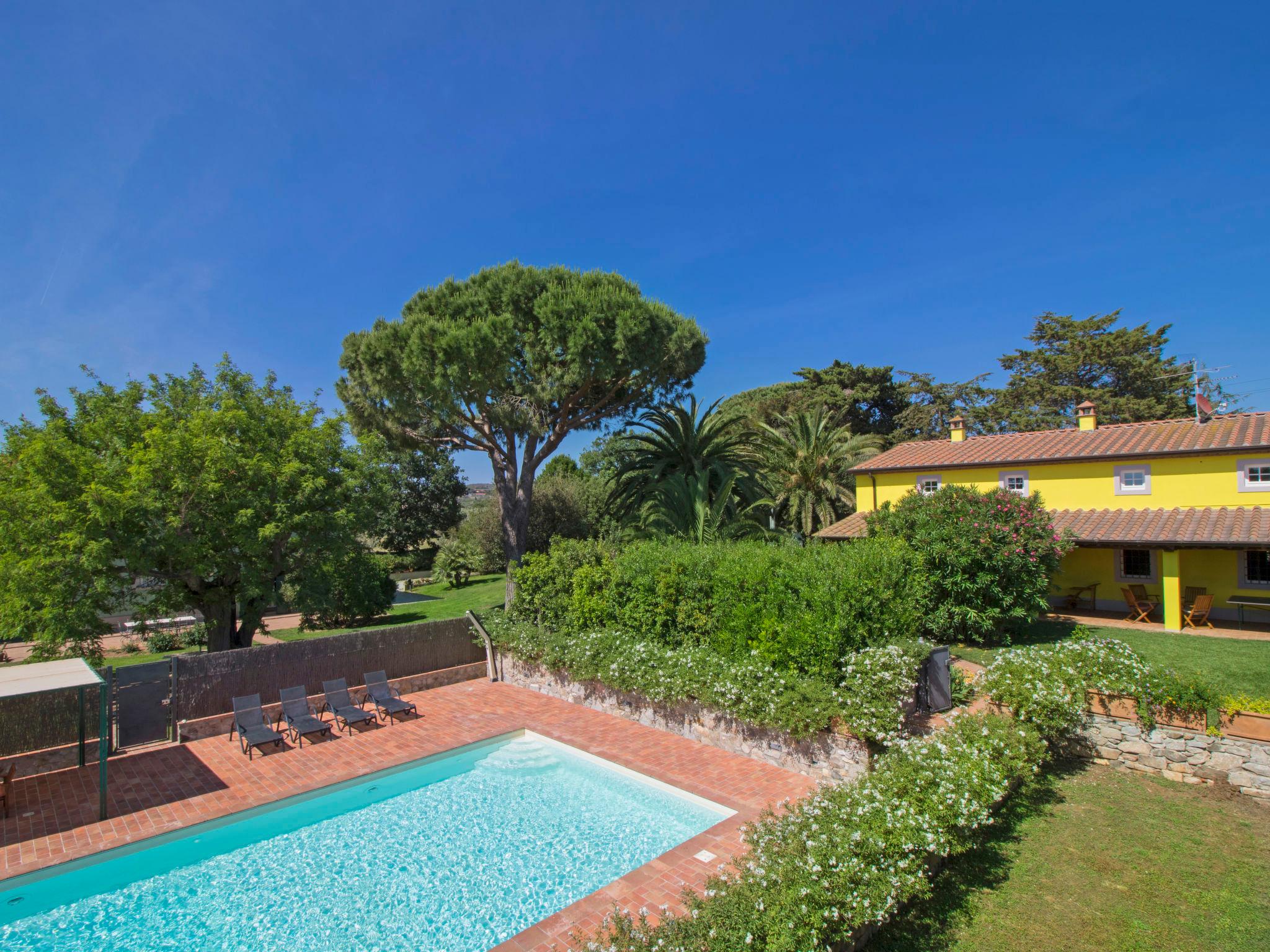 Foto 1 - Casa con 5 camere da letto a San Vincenzo con piscina privata e vista mare