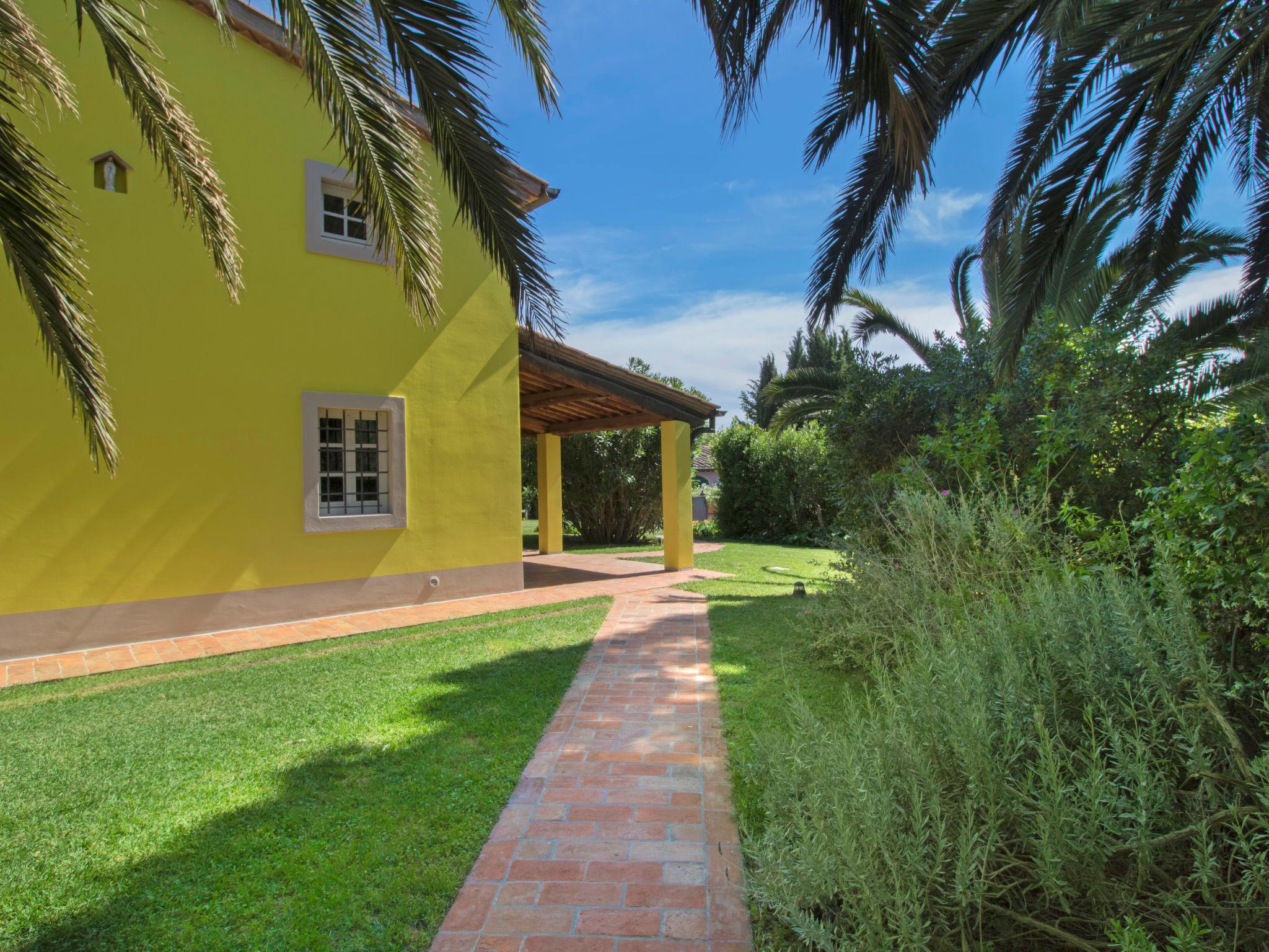 Photo 35 - 5 bedroom House in San Vincenzo with private pool and garden