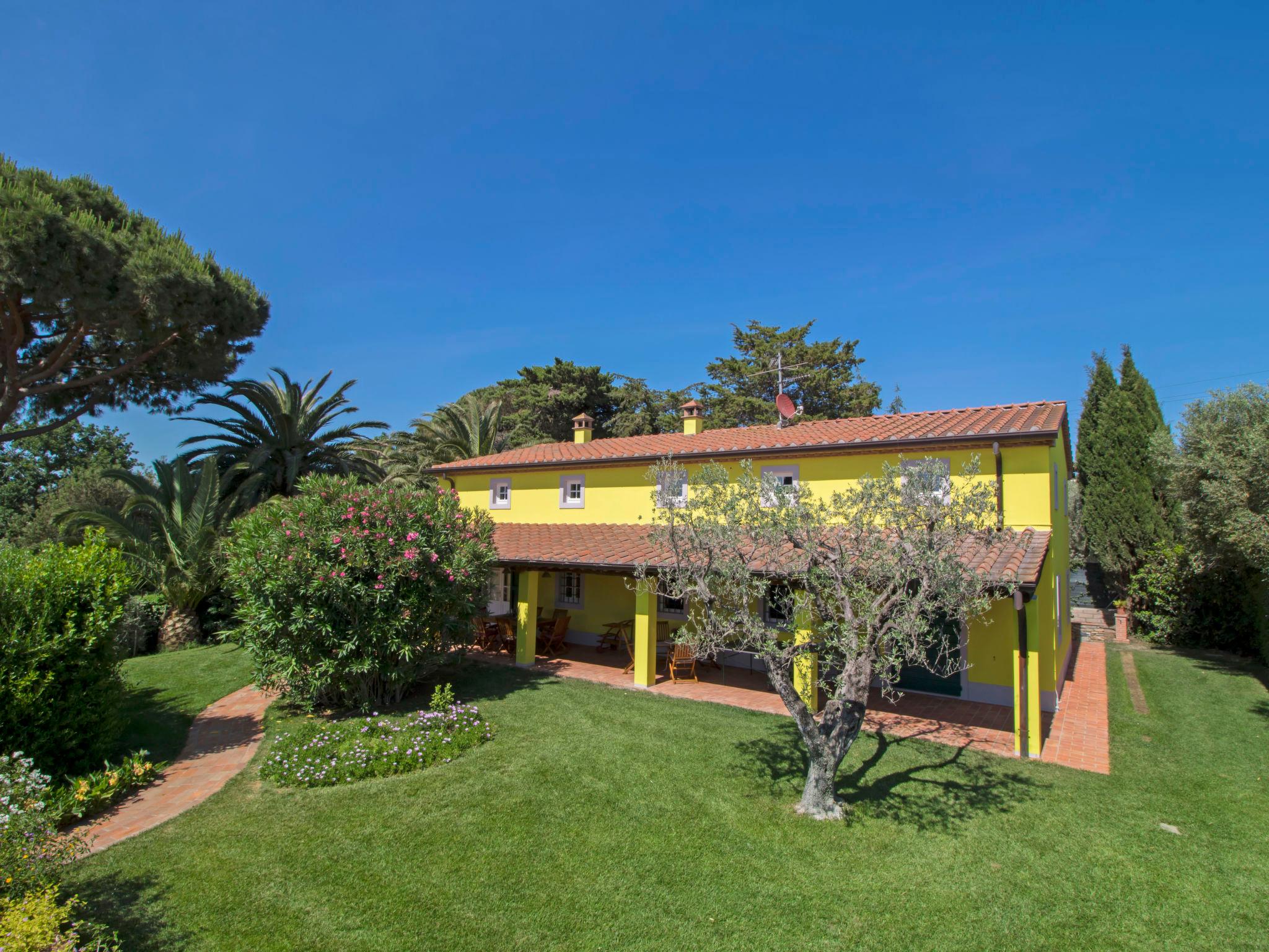 Photo 2 - Maison de 5 chambres à San Vincenzo avec piscine privée et vues à la mer