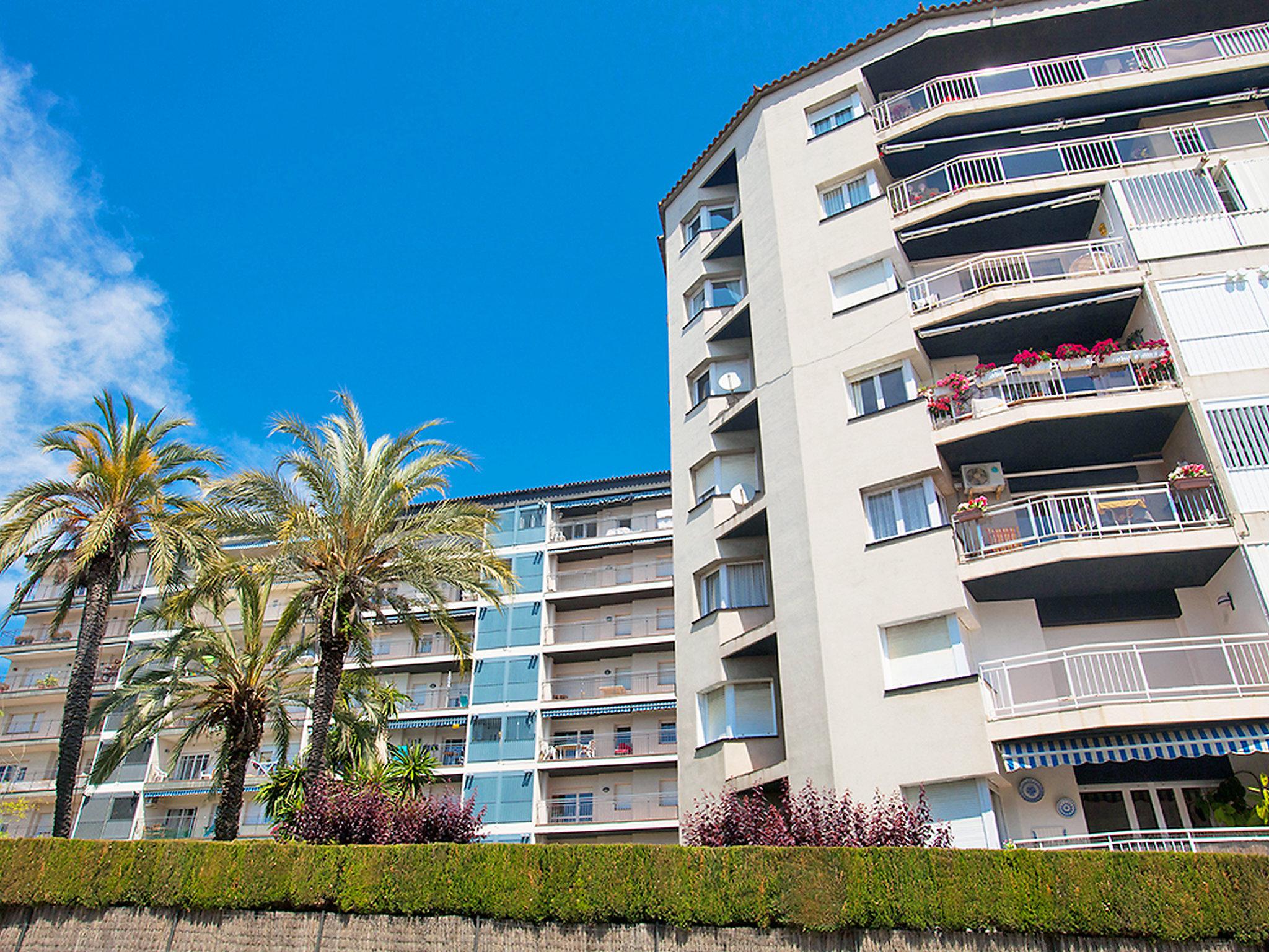 Foto 15 - Apartment mit 3 Schlafzimmern in Calella mit schwimmbad und blick aufs meer