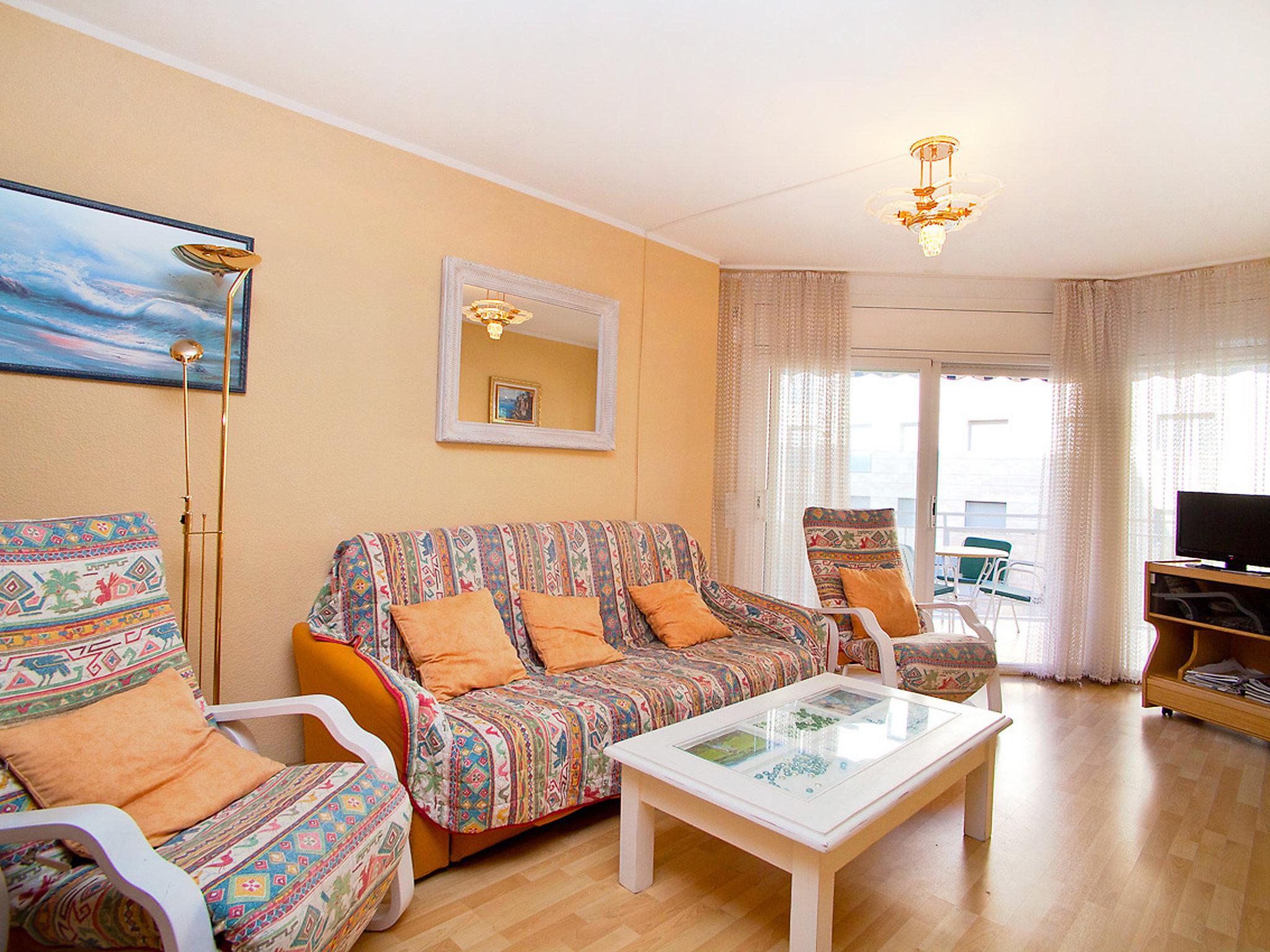 Photo 7 - 3 bedroom Apartment in Calella with swimming pool and sea view