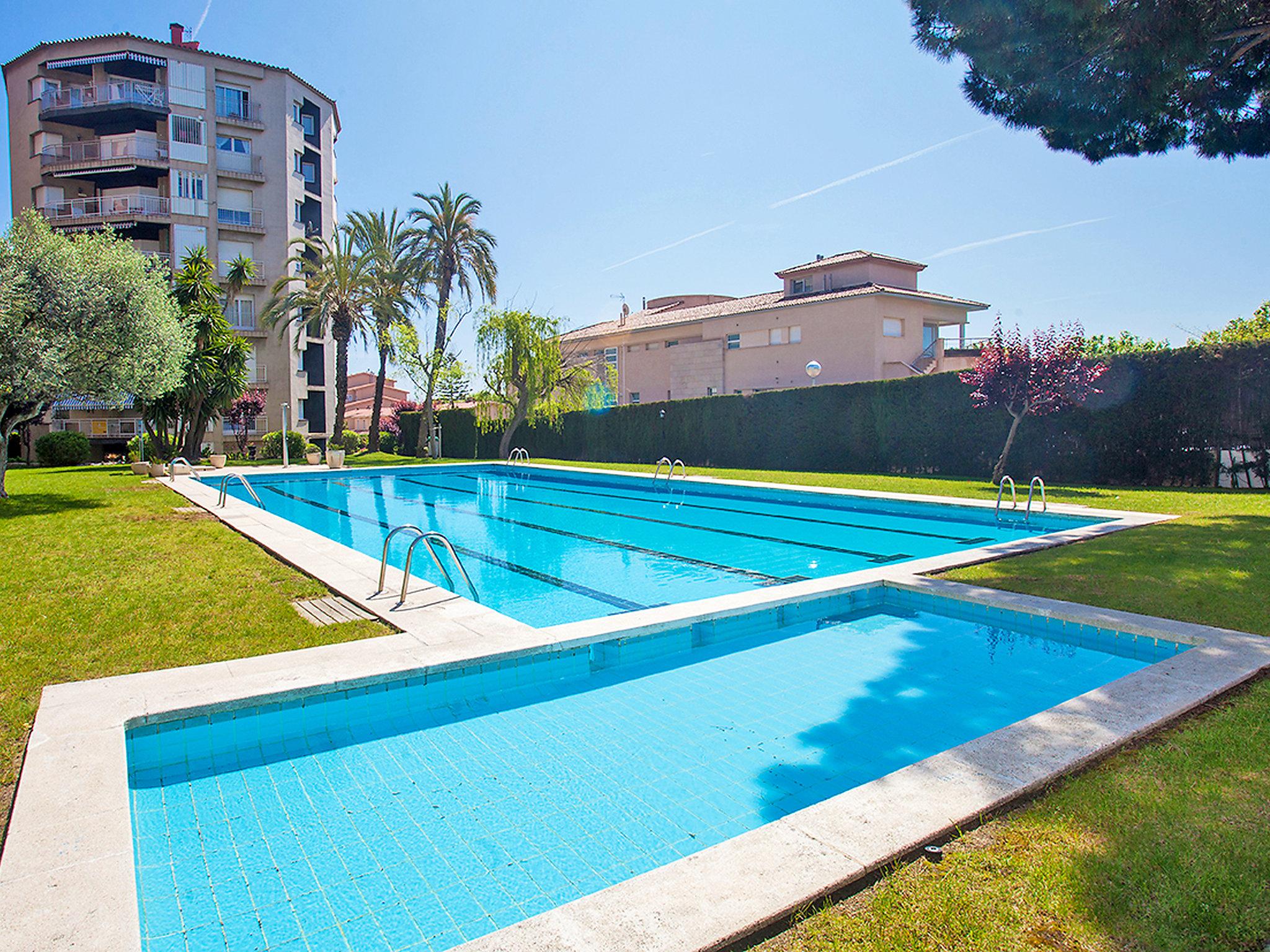 Foto 5 - Apartamento de 3 quartos em Calella com piscina e vistas do mar