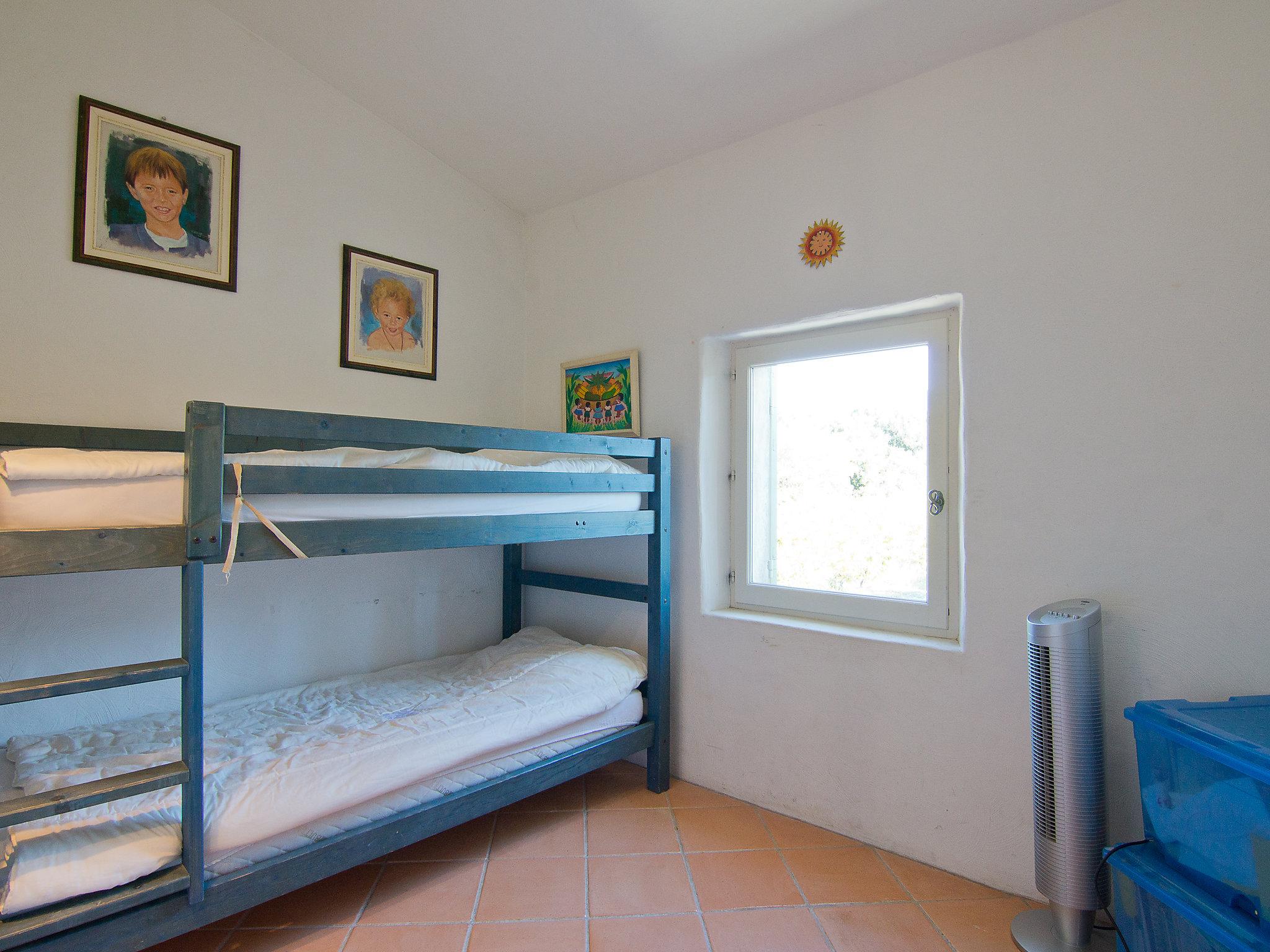 Foto 13 - Casa con 4 camere da letto a Cucuron con piscina privata e terrazza