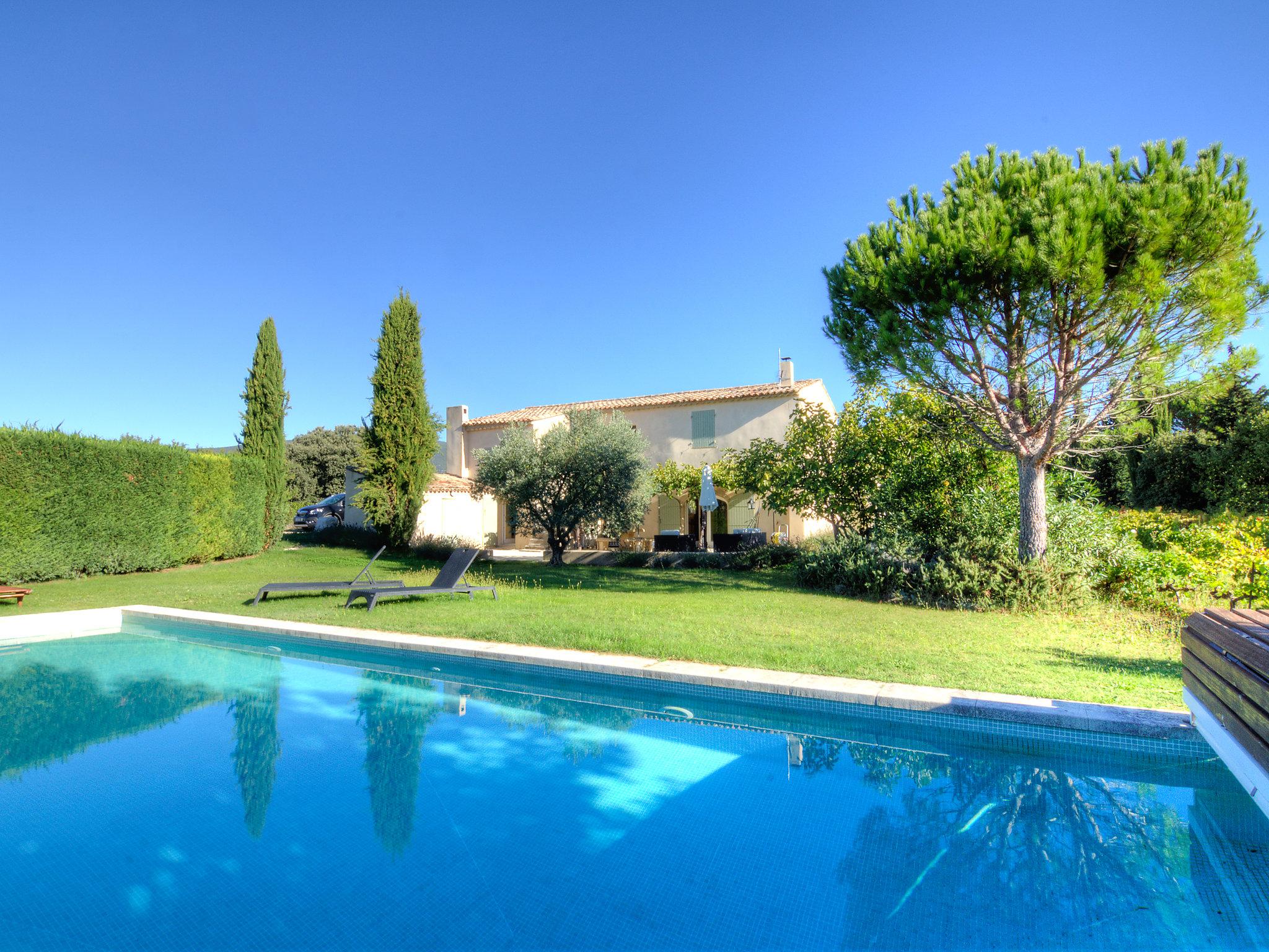 Photo 1 - Maison de 4 chambres à Cucuron avec piscine privée et terrasse