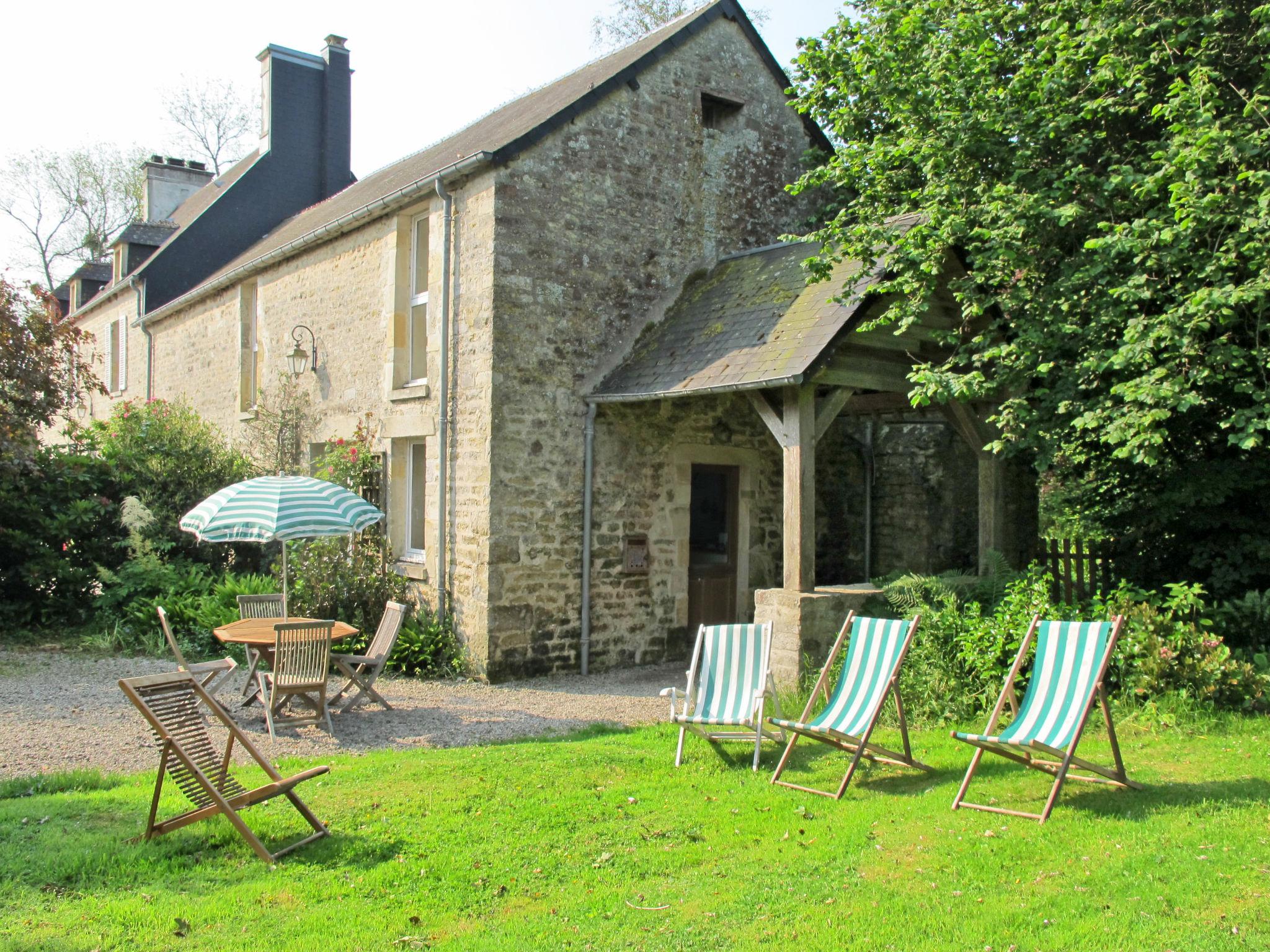 Photo 13 - Maison de 2 chambres à Sainte-Marie-du-Mont avec jardin et terrasse