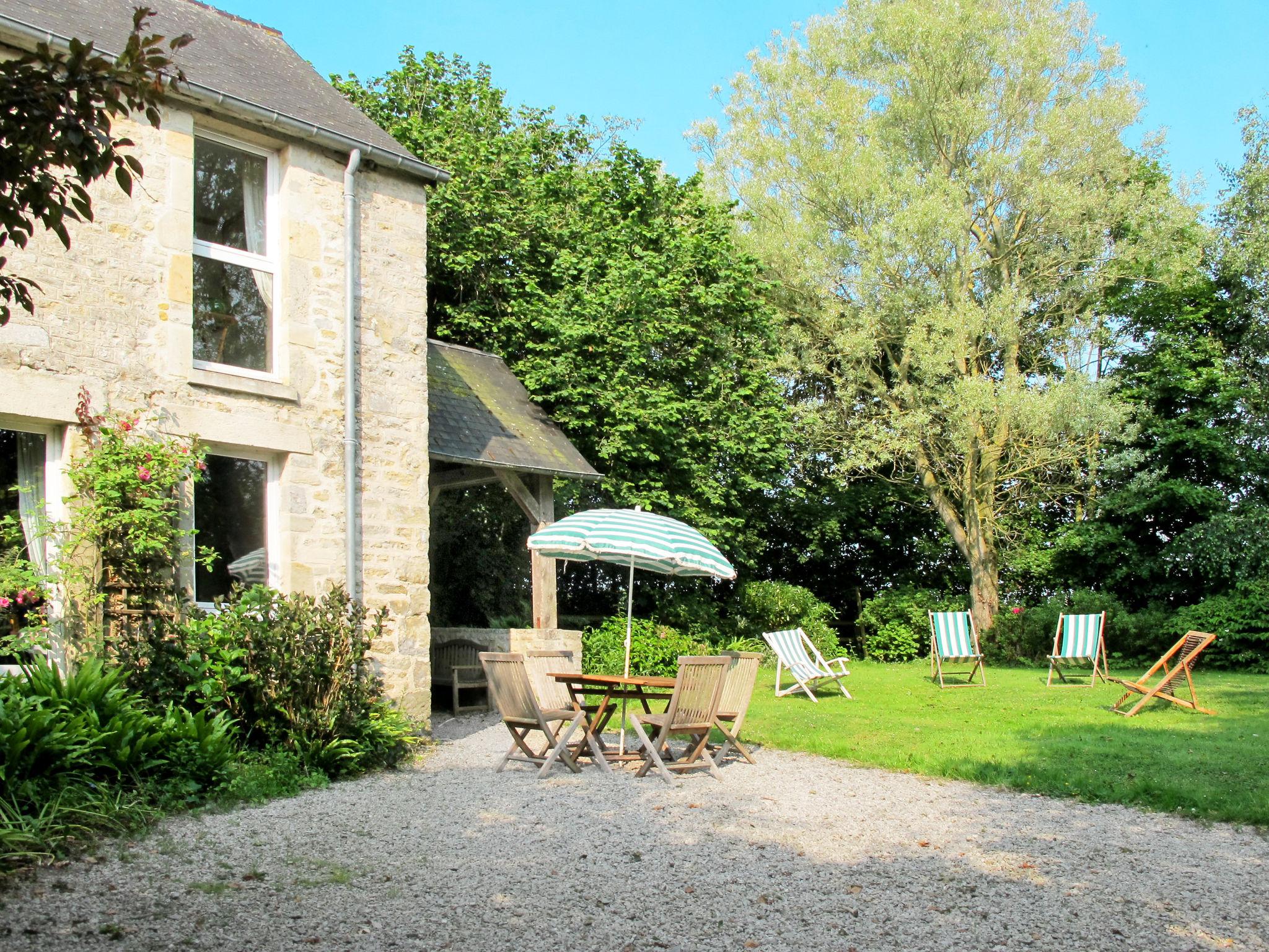 Photo 1 - Maison de 2 chambres à Sainte-Marie-du-Mont avec jardin et terrasse