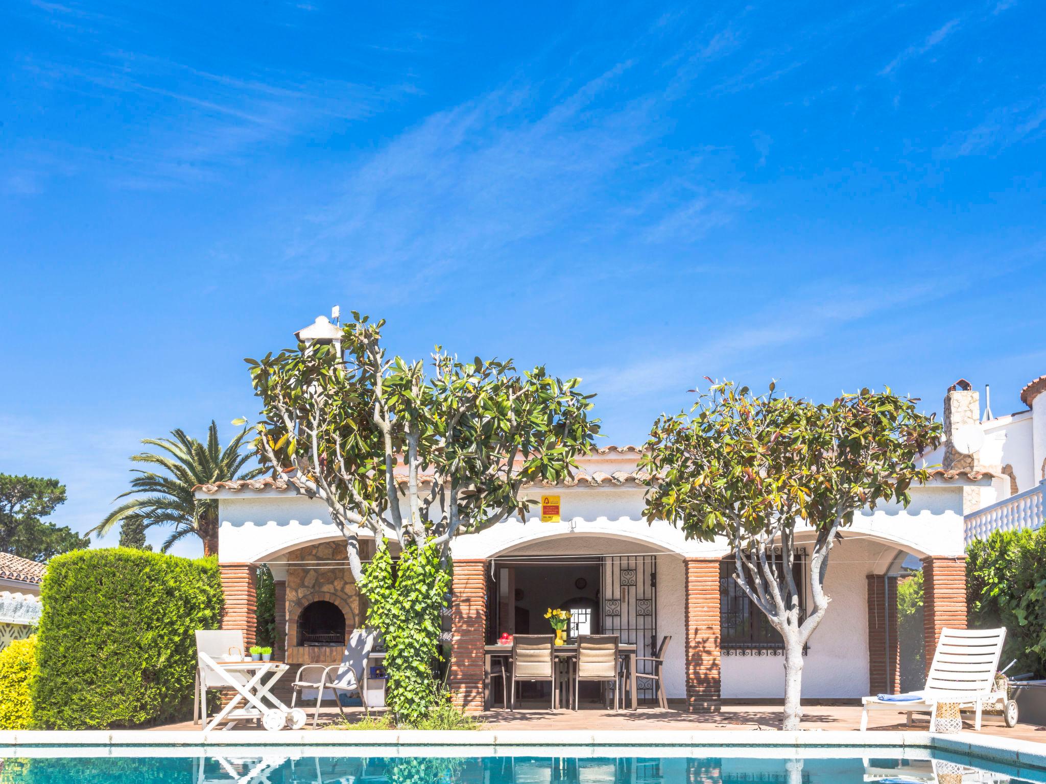 Foto 25 - Casa de 4 quartos em Castelló d'Empúries com piscina privada e vistas do mar