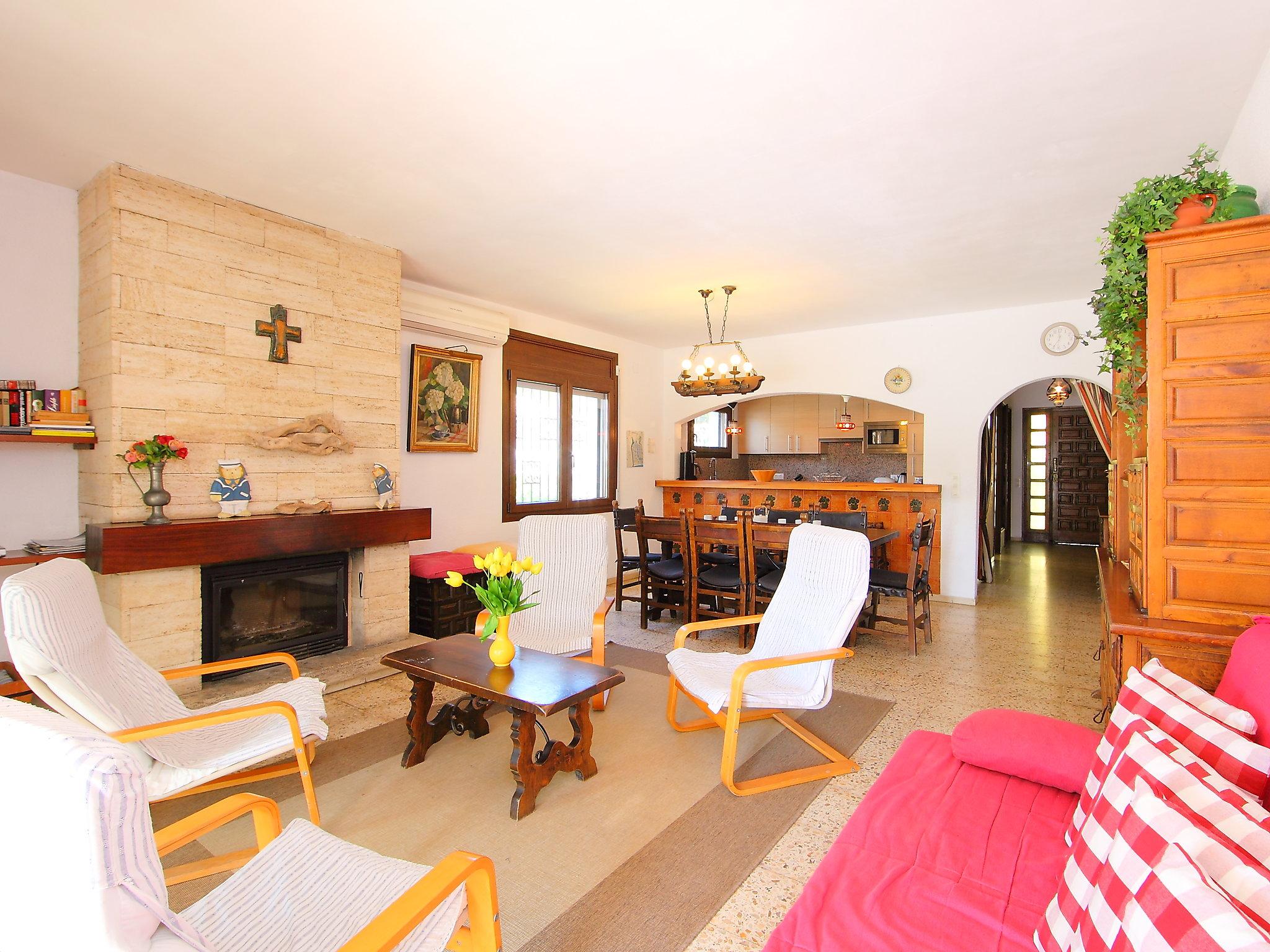 Photo 8 - 4 bedroom House in Castelló d'Empúries with private pool and sea view