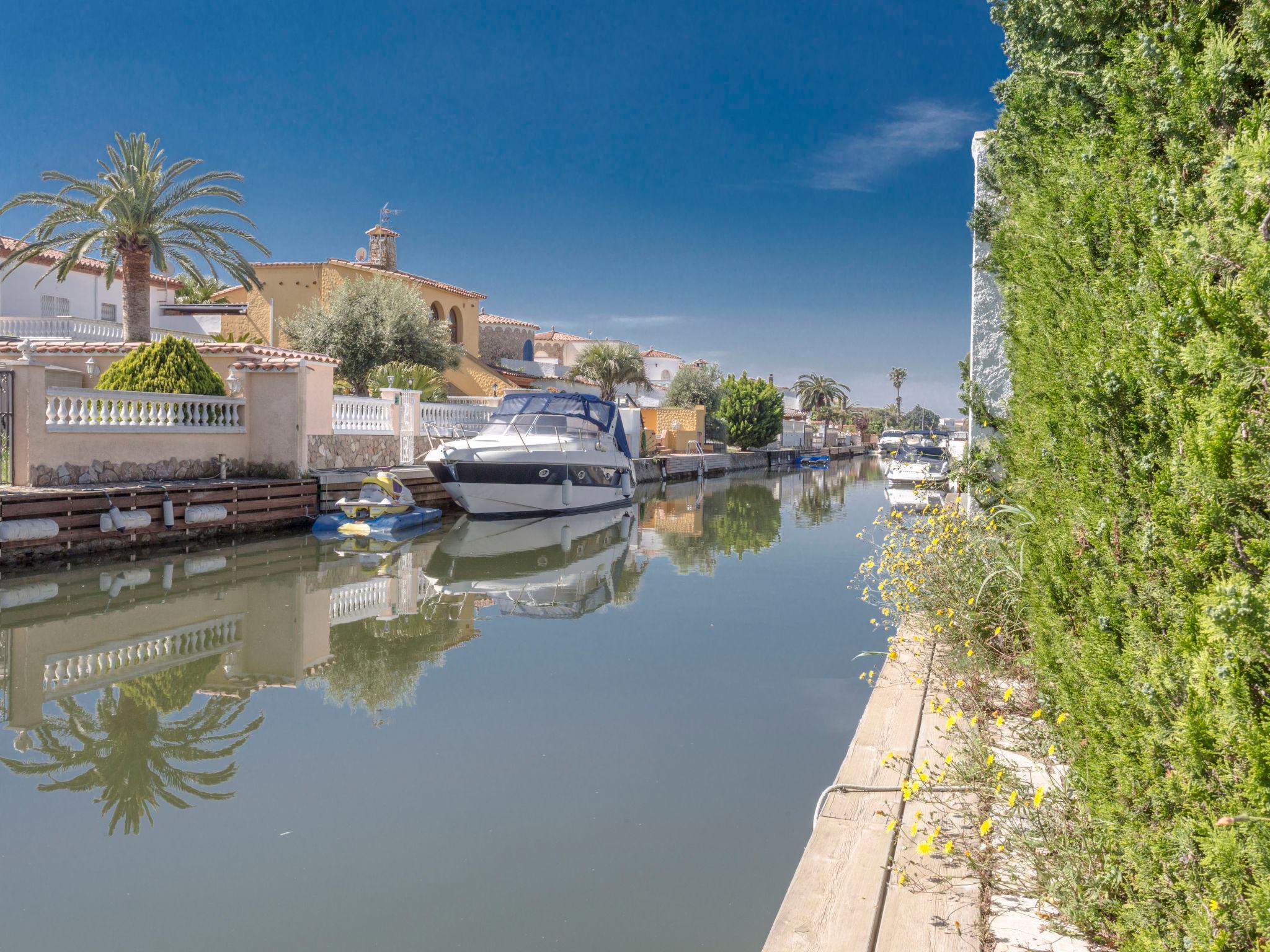 Foto 23 - Casa de 4 quartos em Castelló d'Empúries com piscina privada e jardim