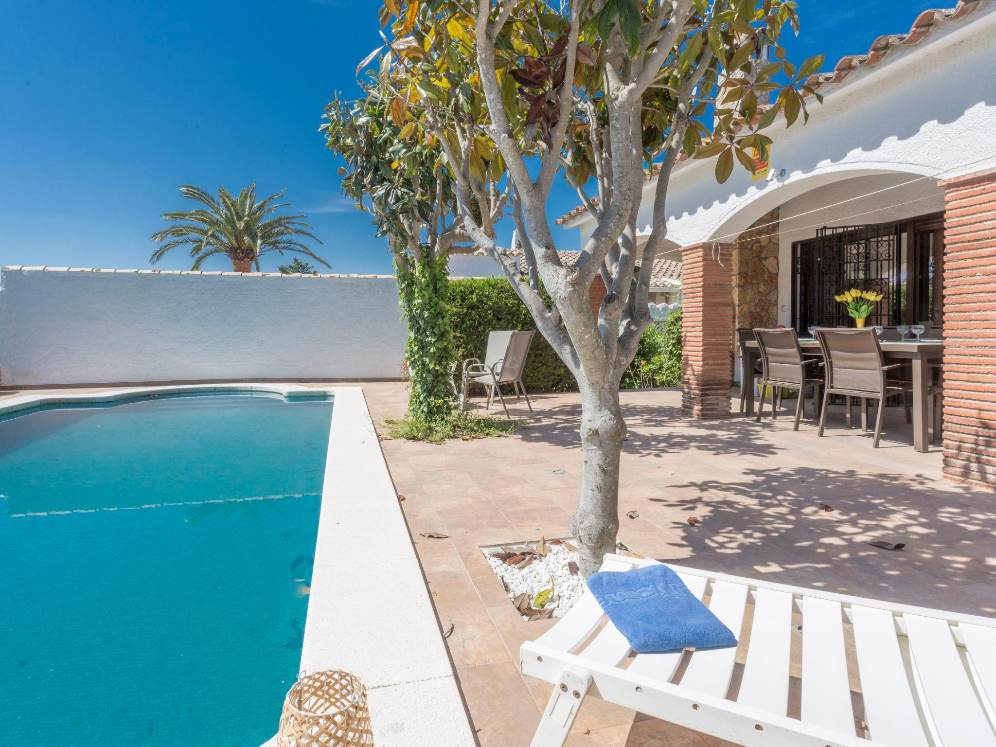 Foto 16 - Casa con 4 camere da letto a Castelló d'Empúries con piscina privata e vista mare